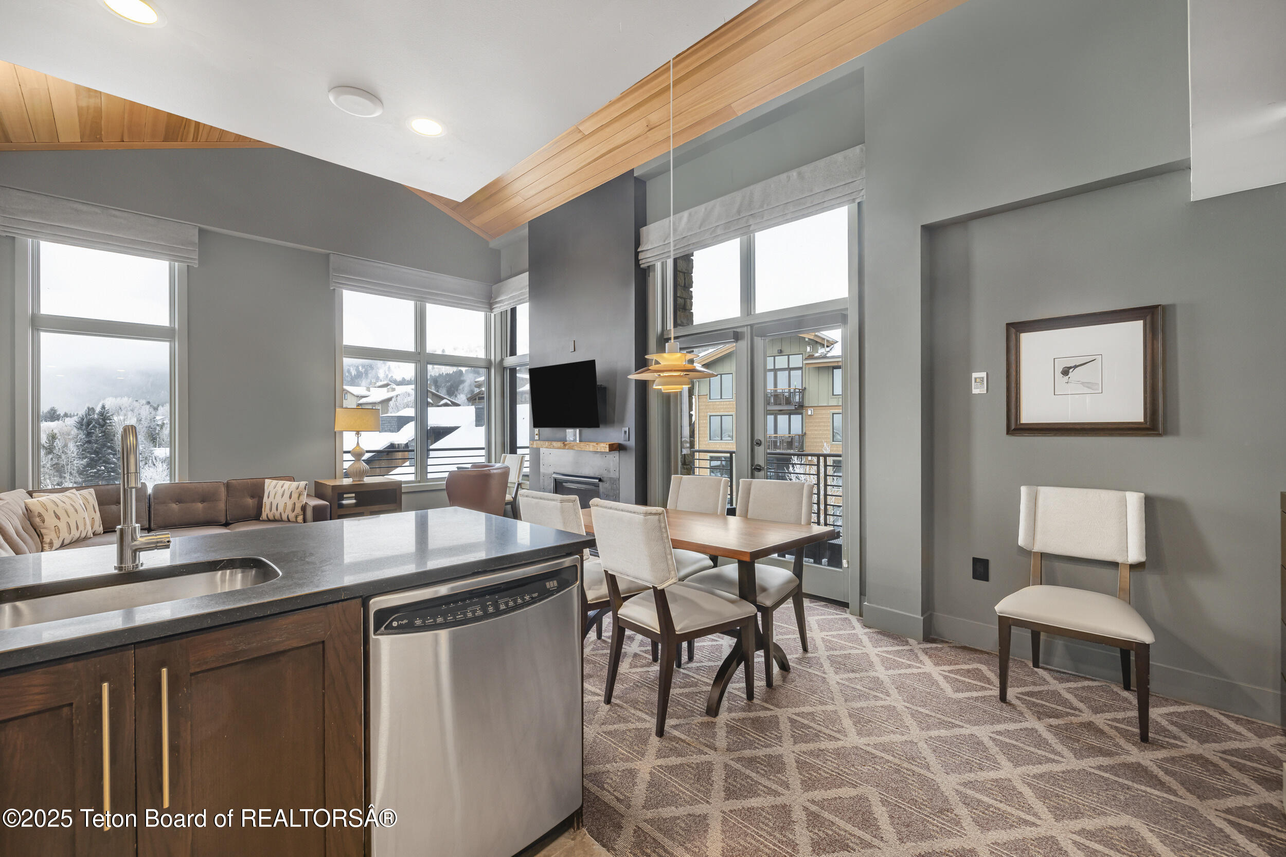 3325 W VILLAGE Drive, 559 / 561