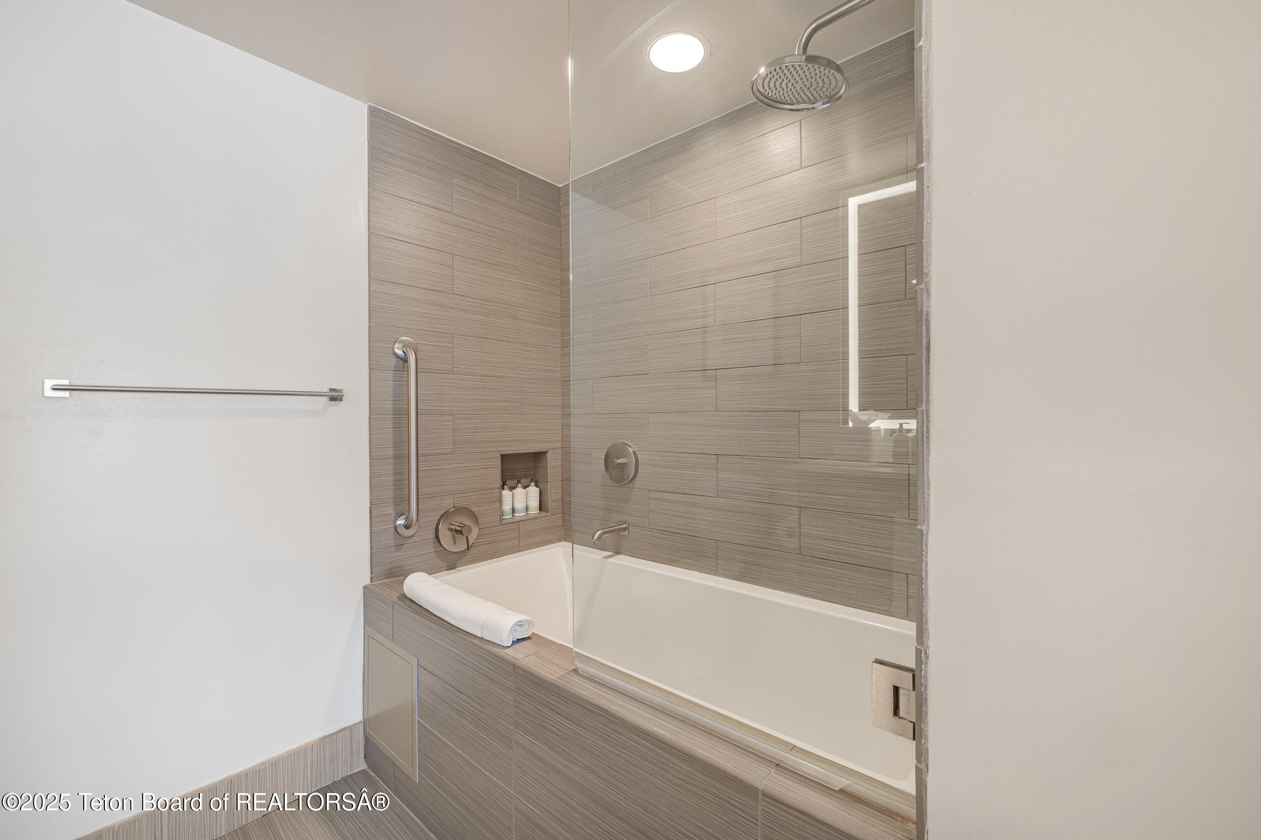 3325 W VILLAGE Drive, 559 / 561