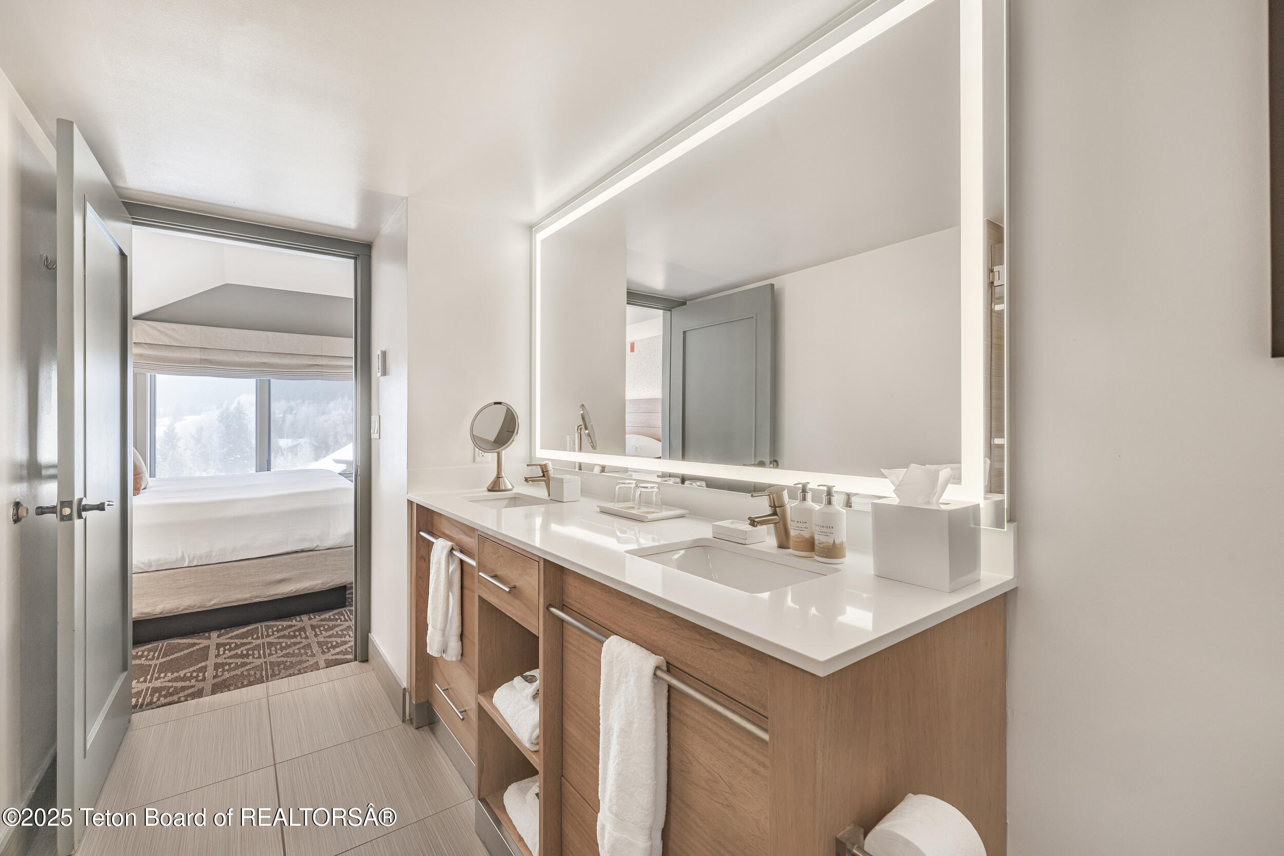 3325 W VILLAGE Drive, 559 / 561