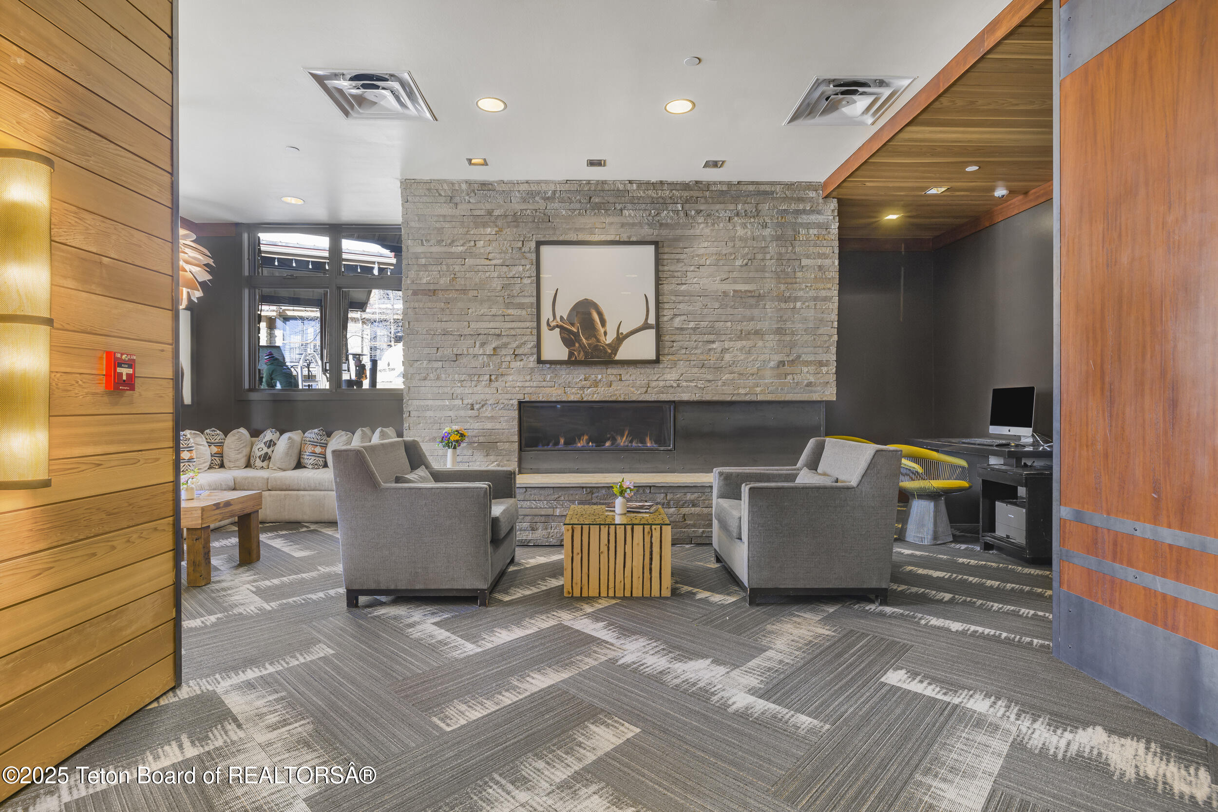 3325 W VILLAGE Drive, 559 / 561