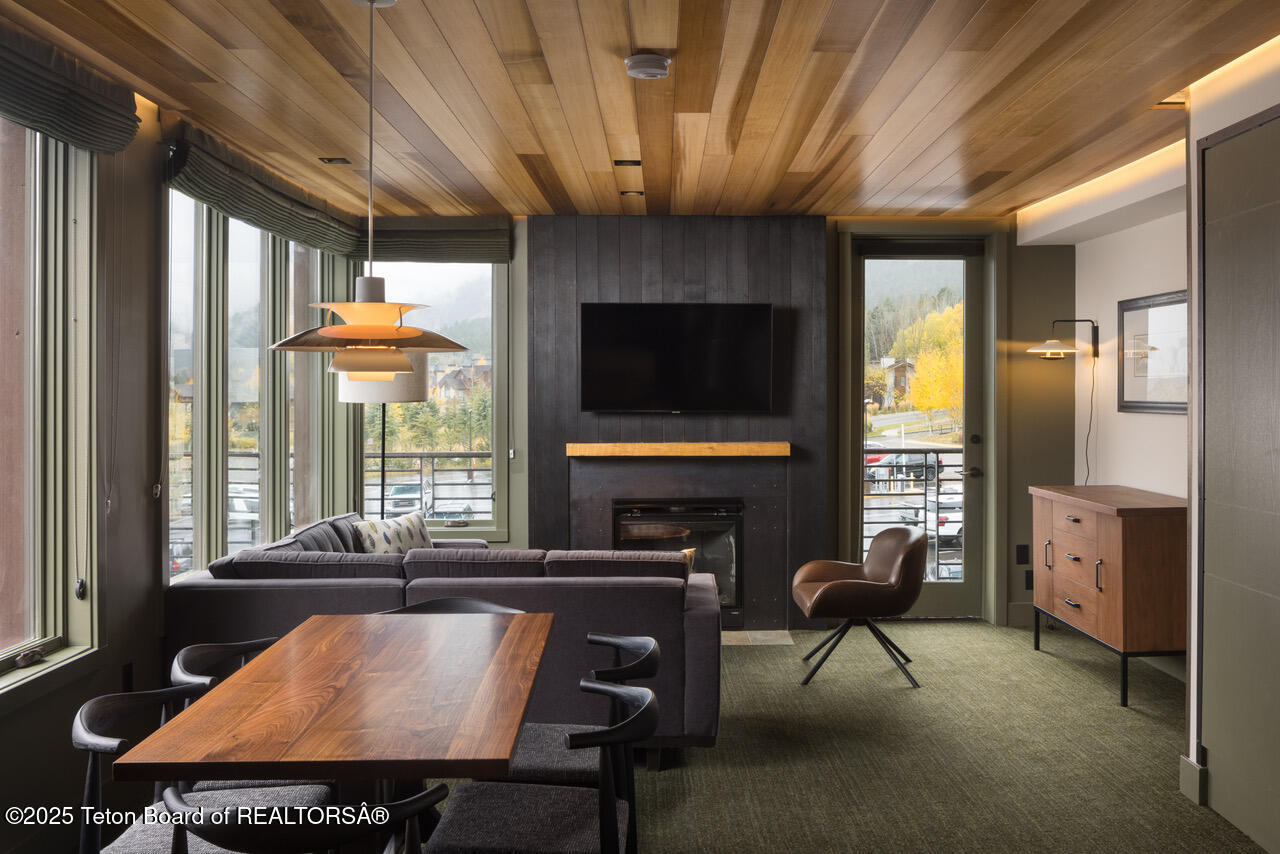 3325 W VILLAGE Drive, 559 / 561