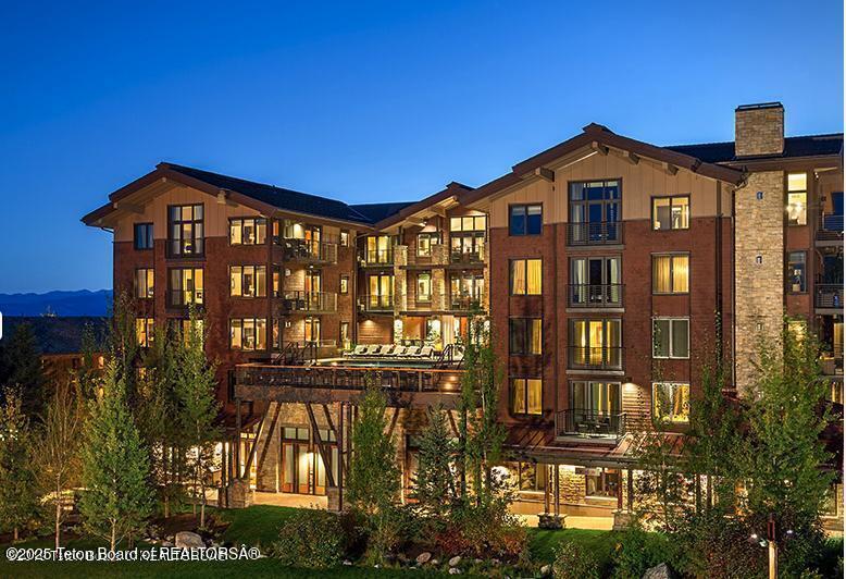 3325 W VILLAGE Drive, 559 / 561
