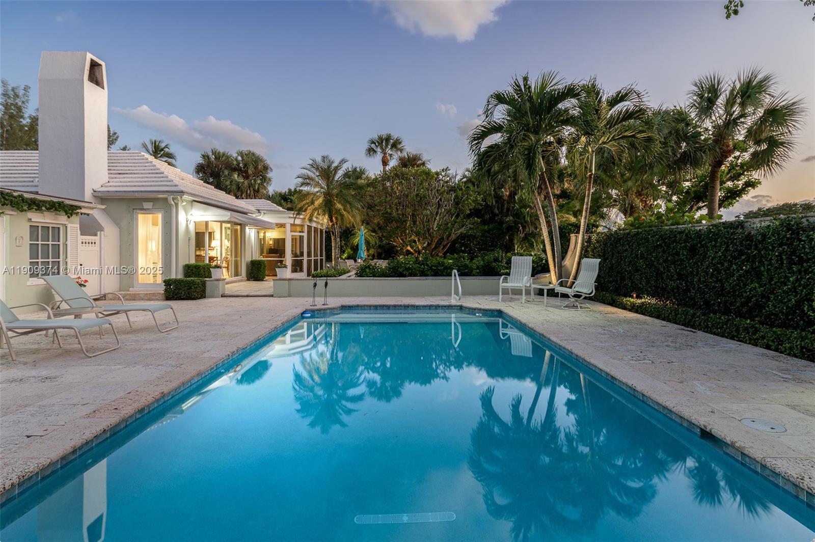 18 Gomez Rd