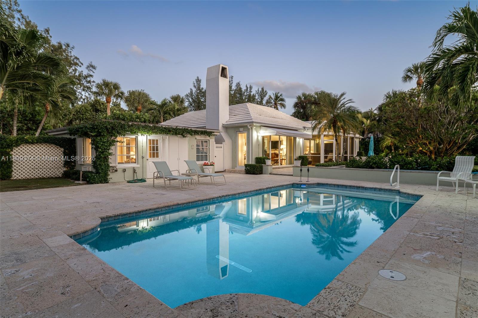 18 Gomez Rd