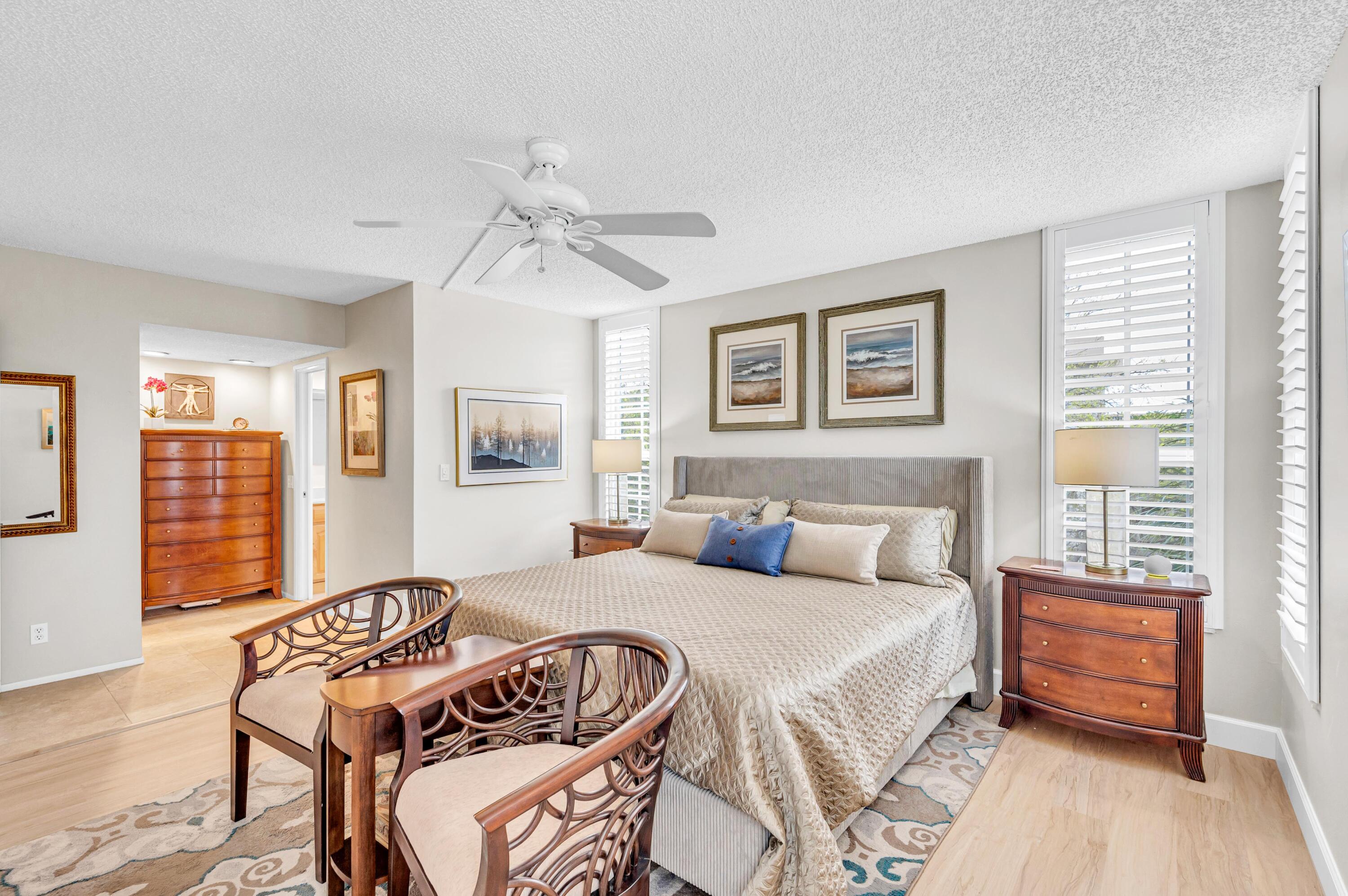 3970 Oaks Clubhouse Drive 401