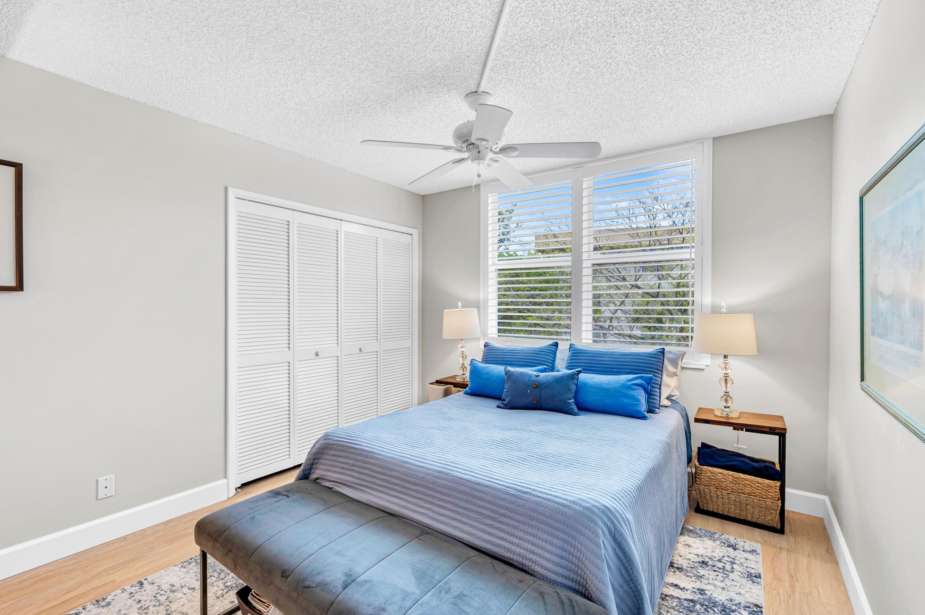 3970 Oaks Clubhouse Drive 401