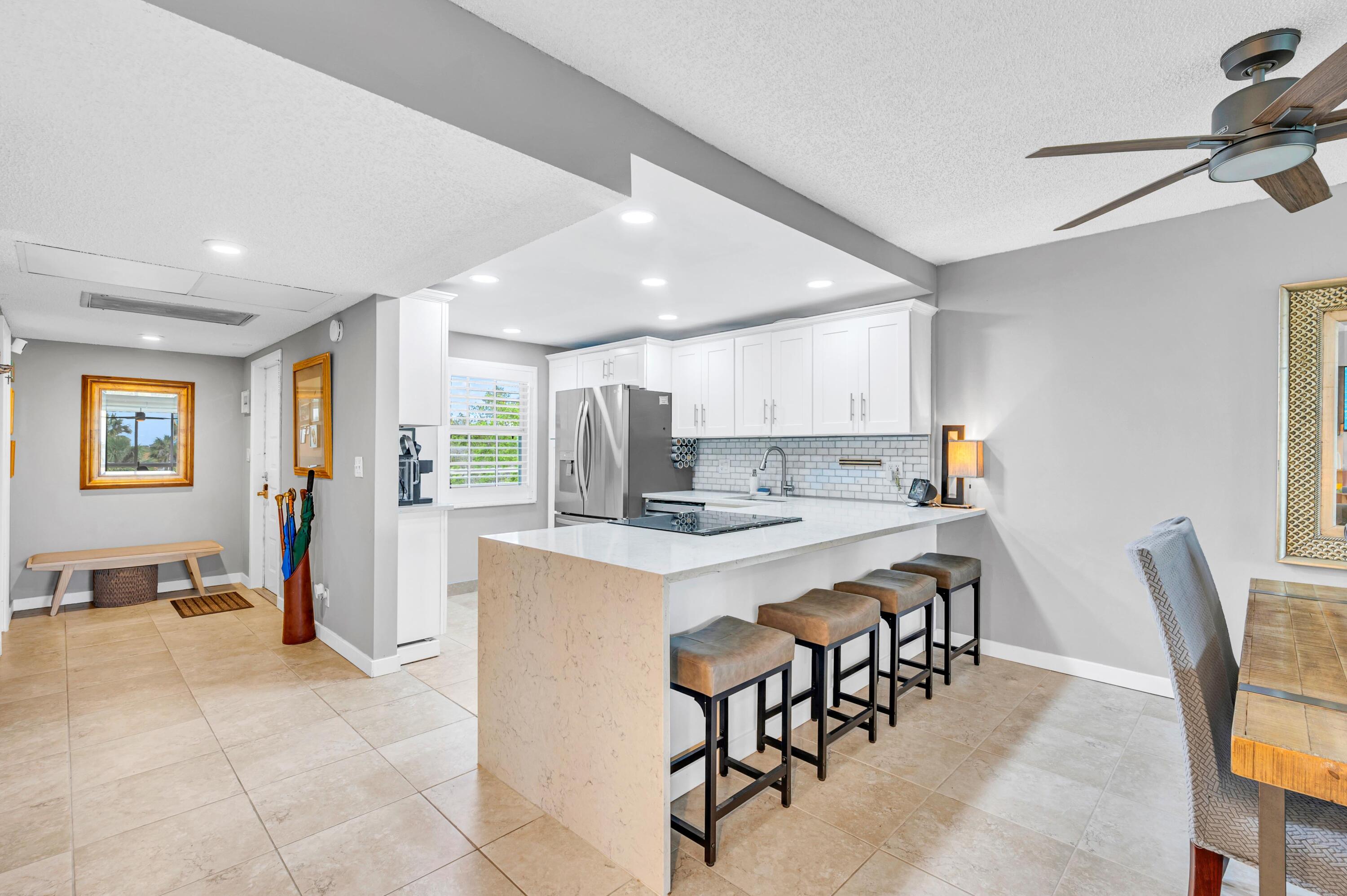 3970 Oaks Clubhouse Drive 401