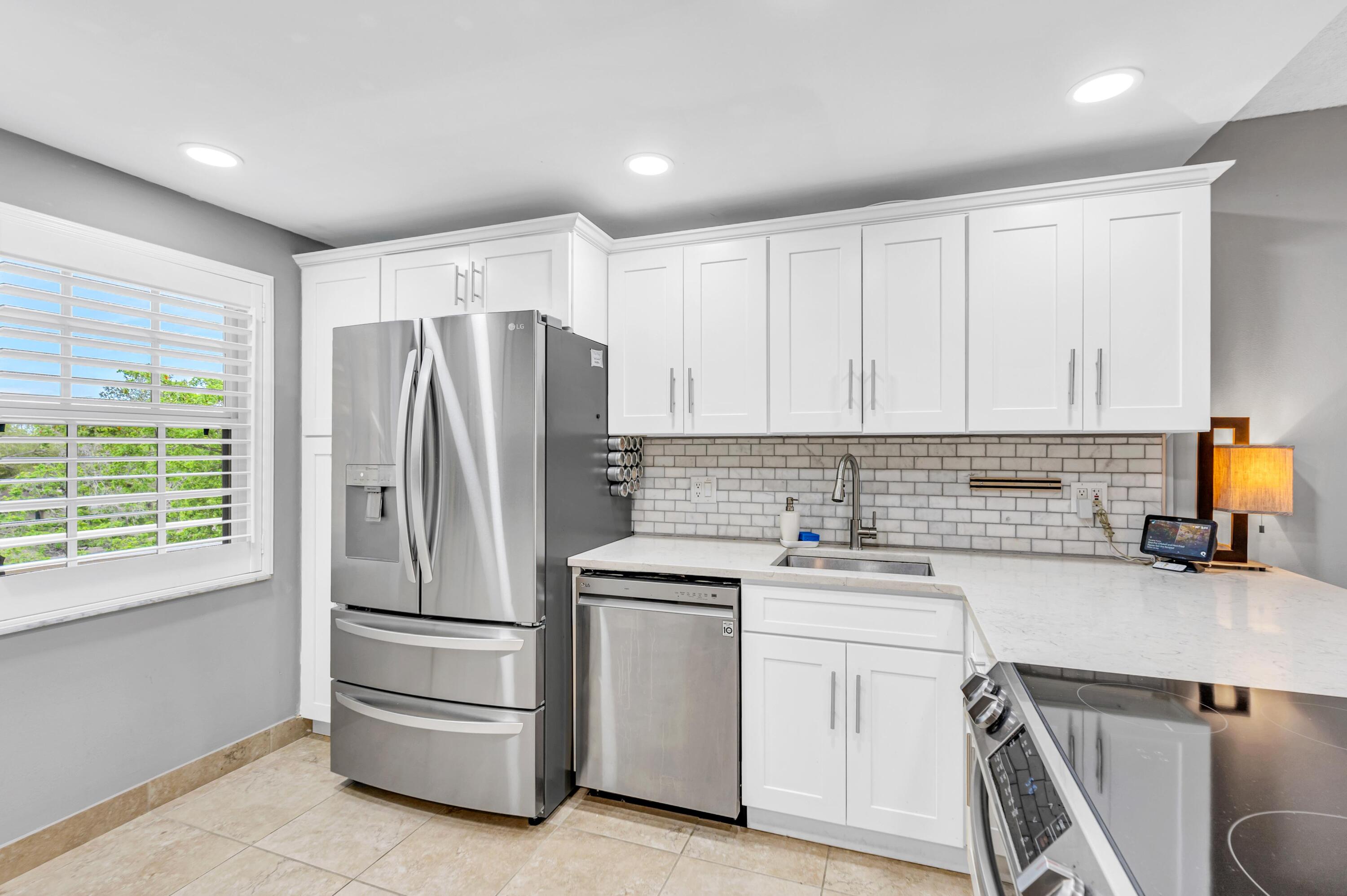 3970 Oaks Clubhouse Drive 401