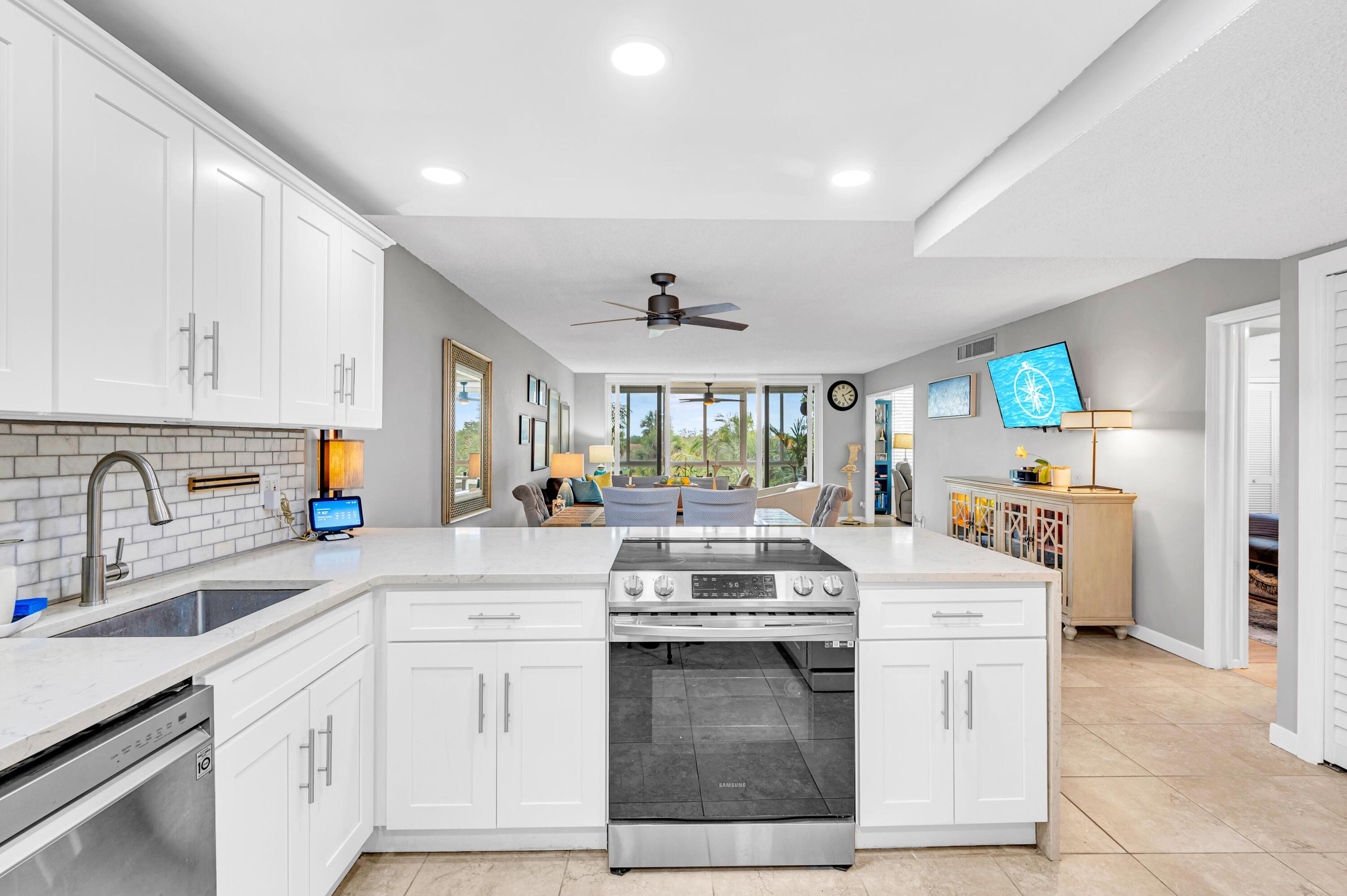 3970 Oaks Clubhouse Drive 401