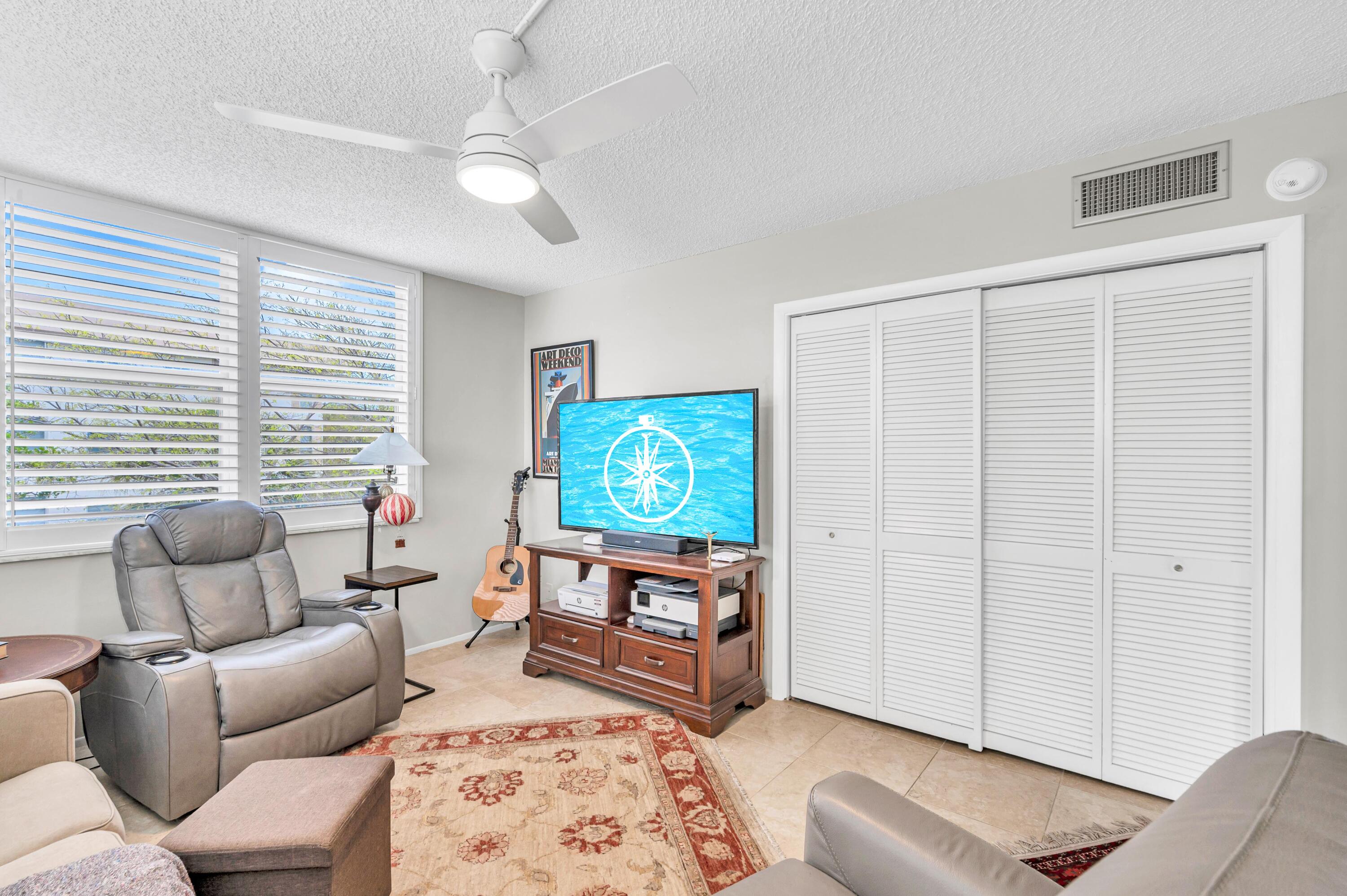 3970 Oaks Clubhouse Drive 401