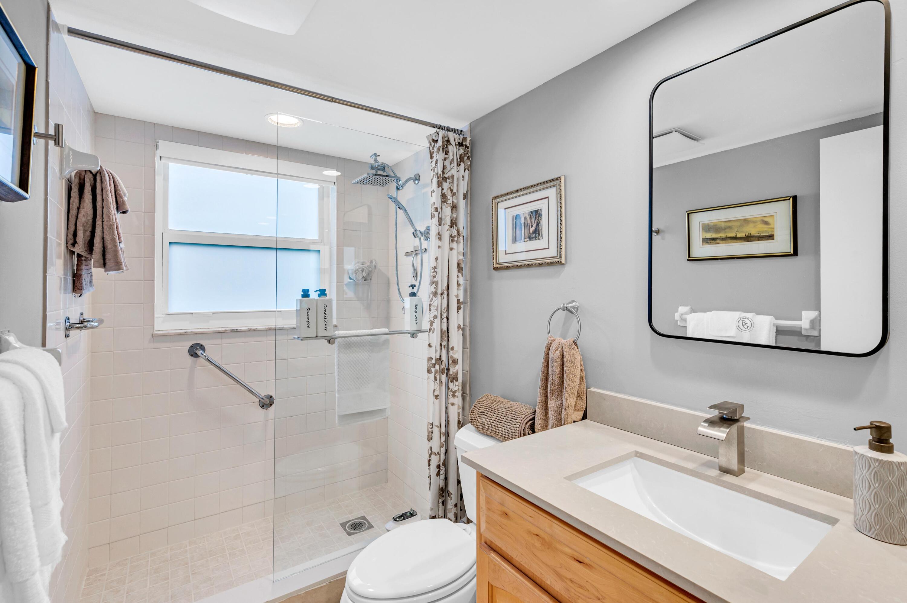 3970 Oaks Clubhouse Drive 401