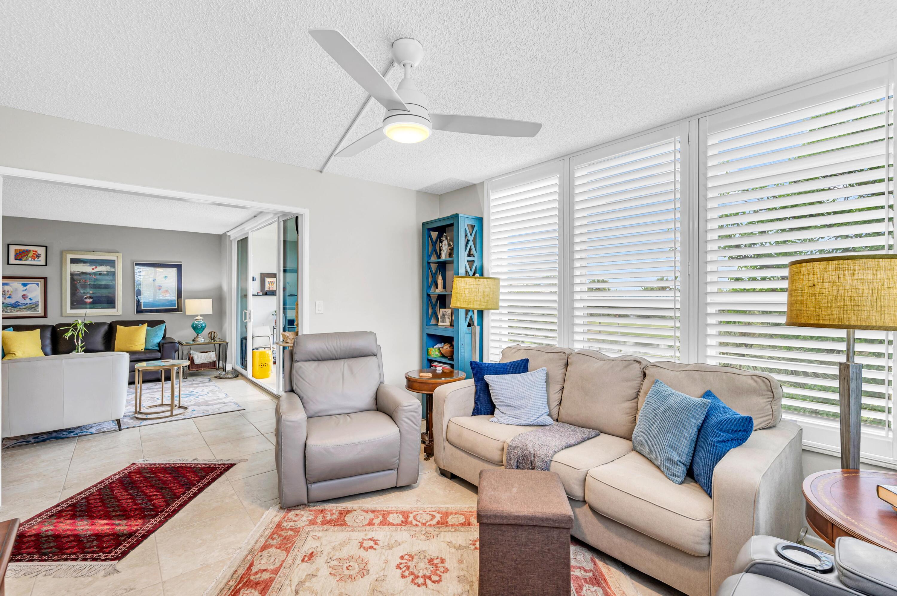 3970 Oaks Clubhouse Drive 401