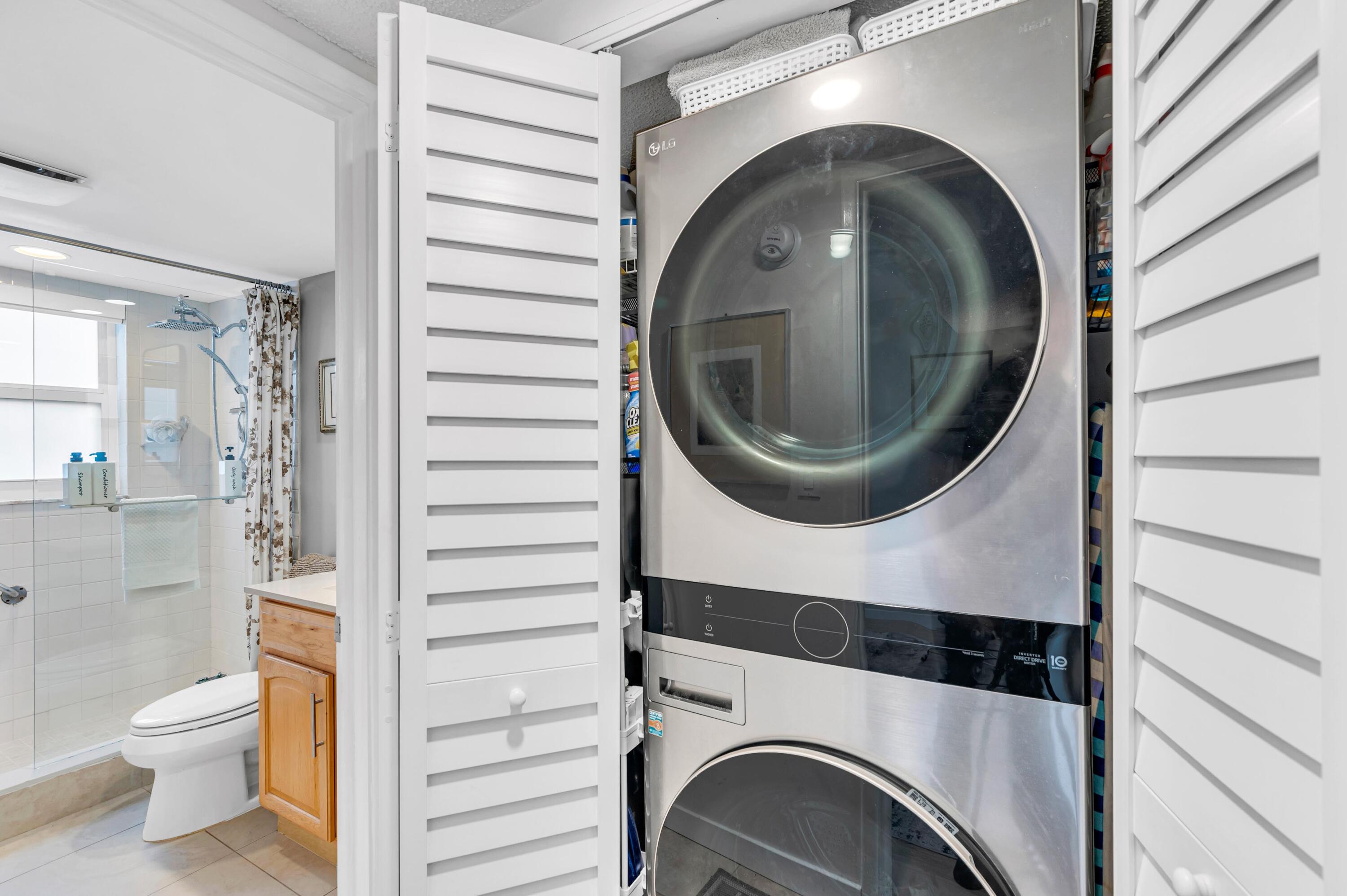 3970 Oaks Clubhouse Drive 401