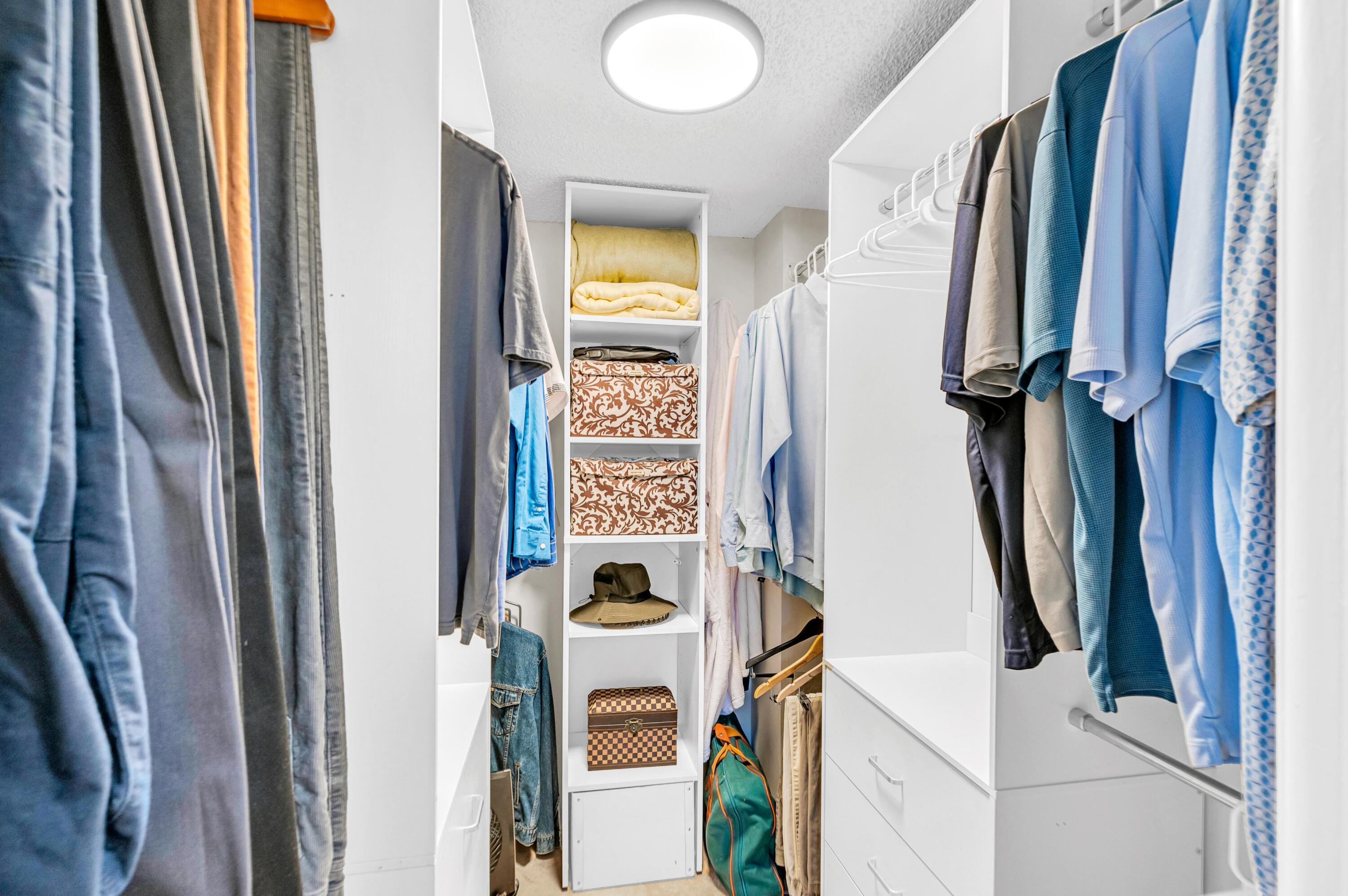 3970 Oaks Clubhouse Drive 401