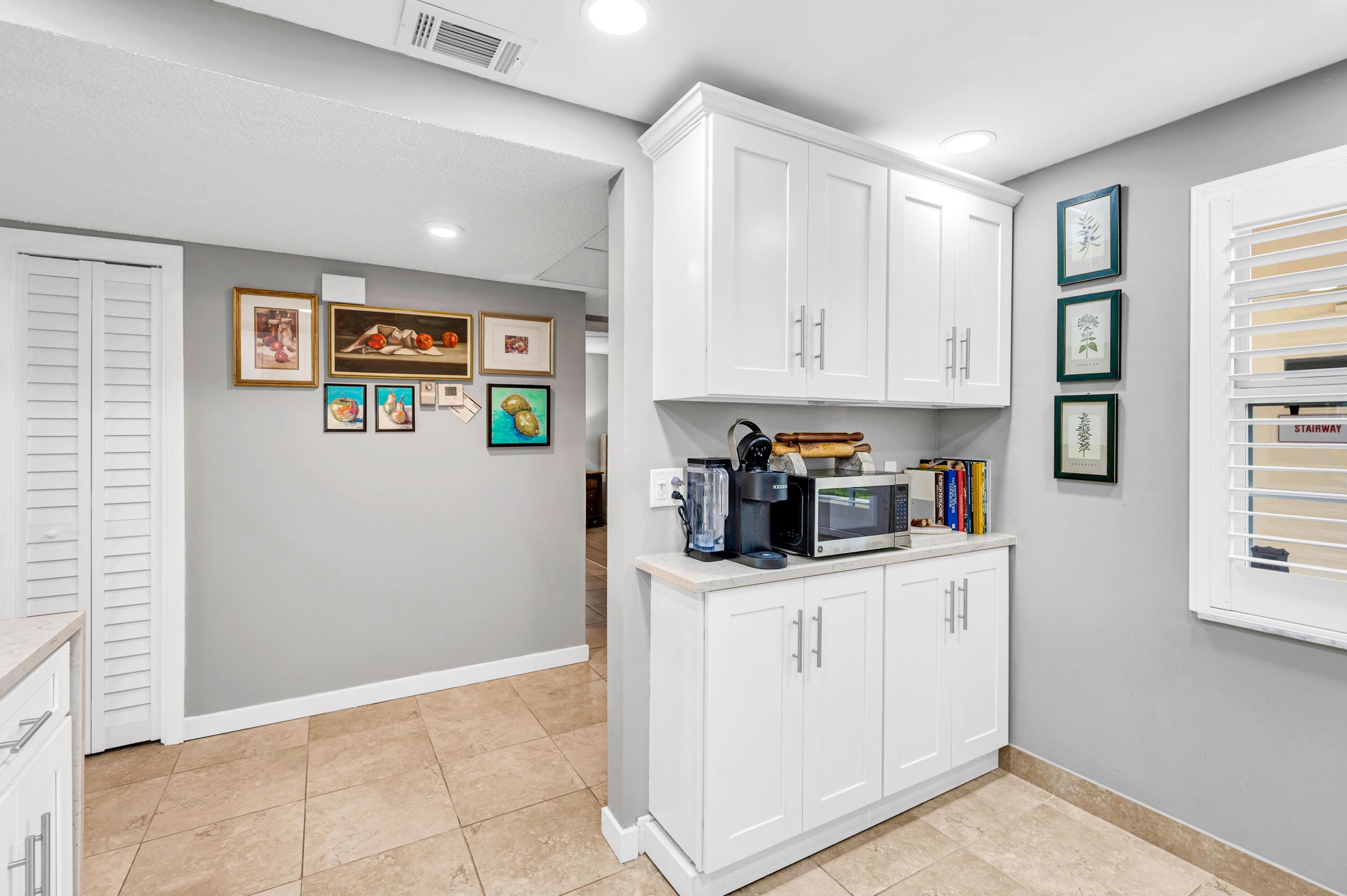 3970 Oaks Clubhouse Drive 401