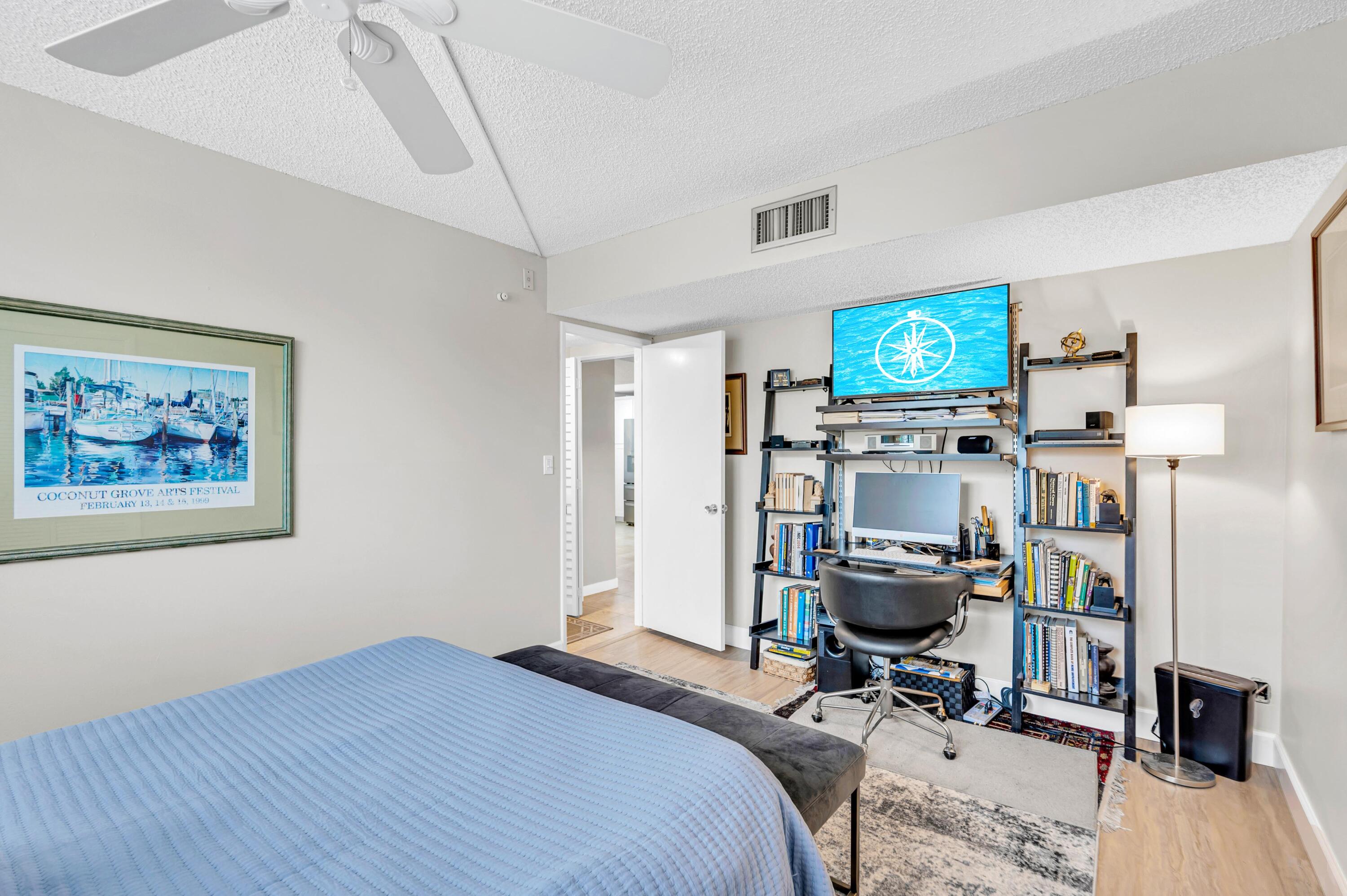 3970 Oaks Clubhouse Drive 401