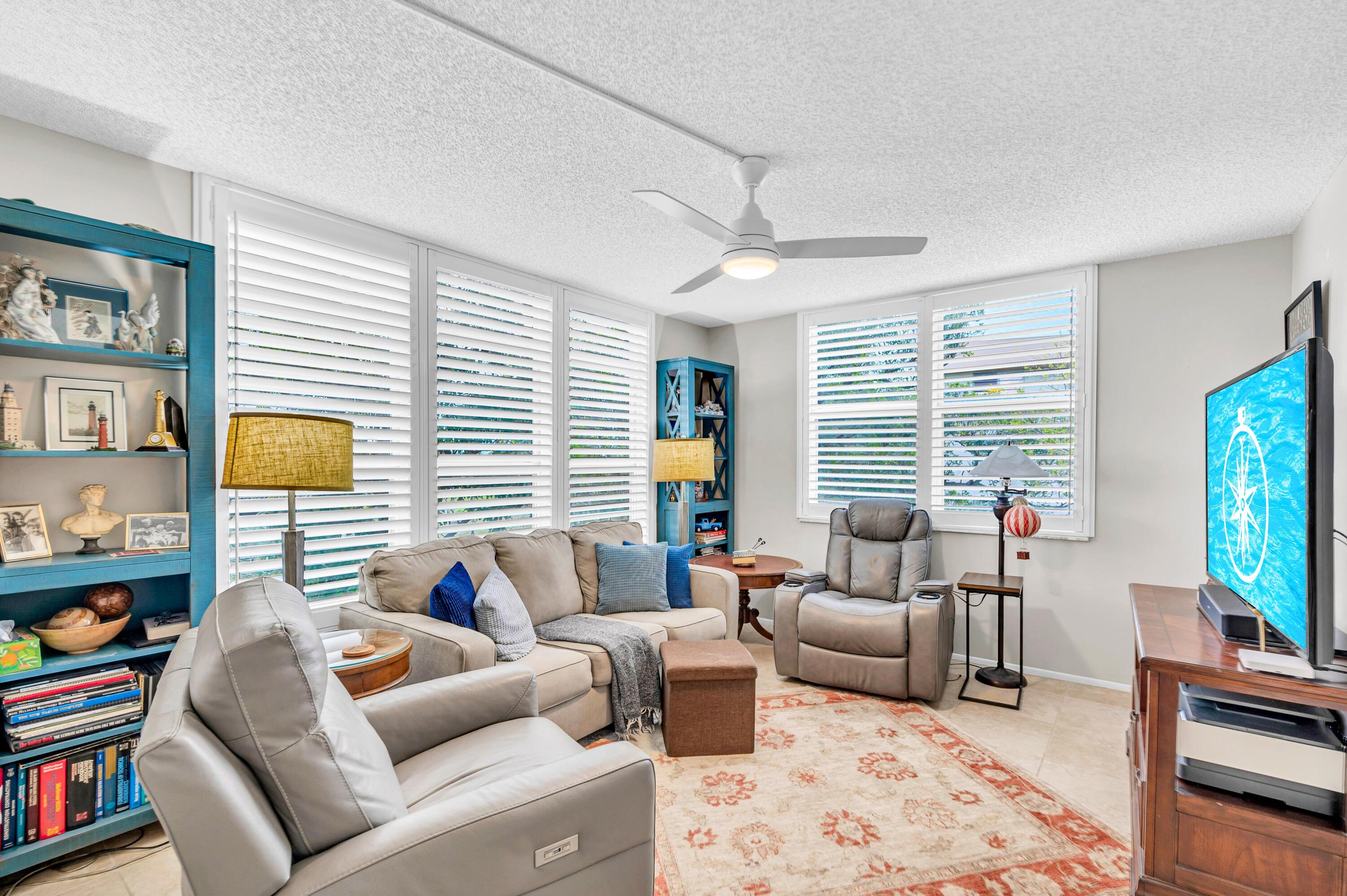 3970 Oaks Clubhouse Drive 401