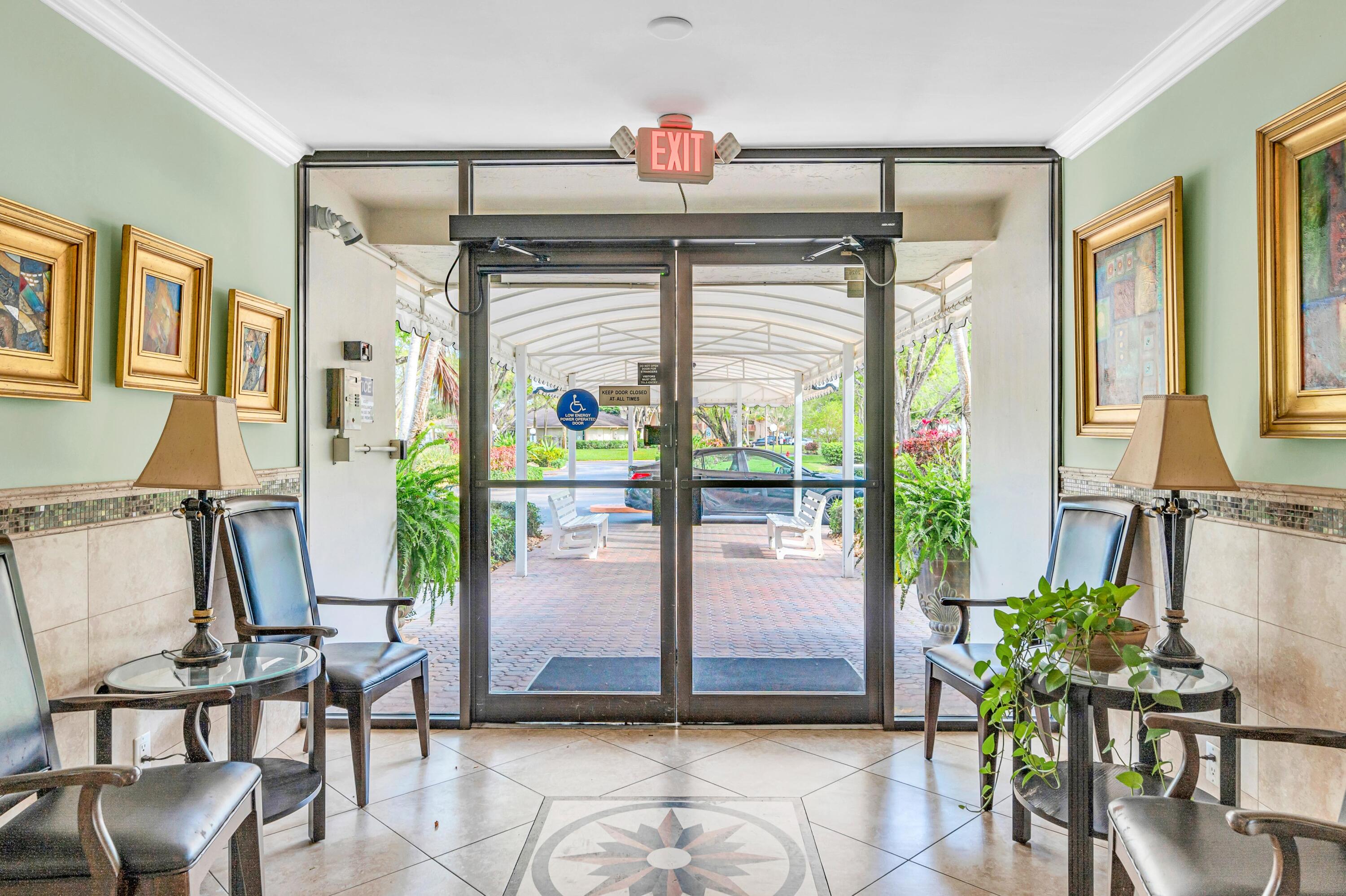 3970 Oaks Clubhouse Drive 401