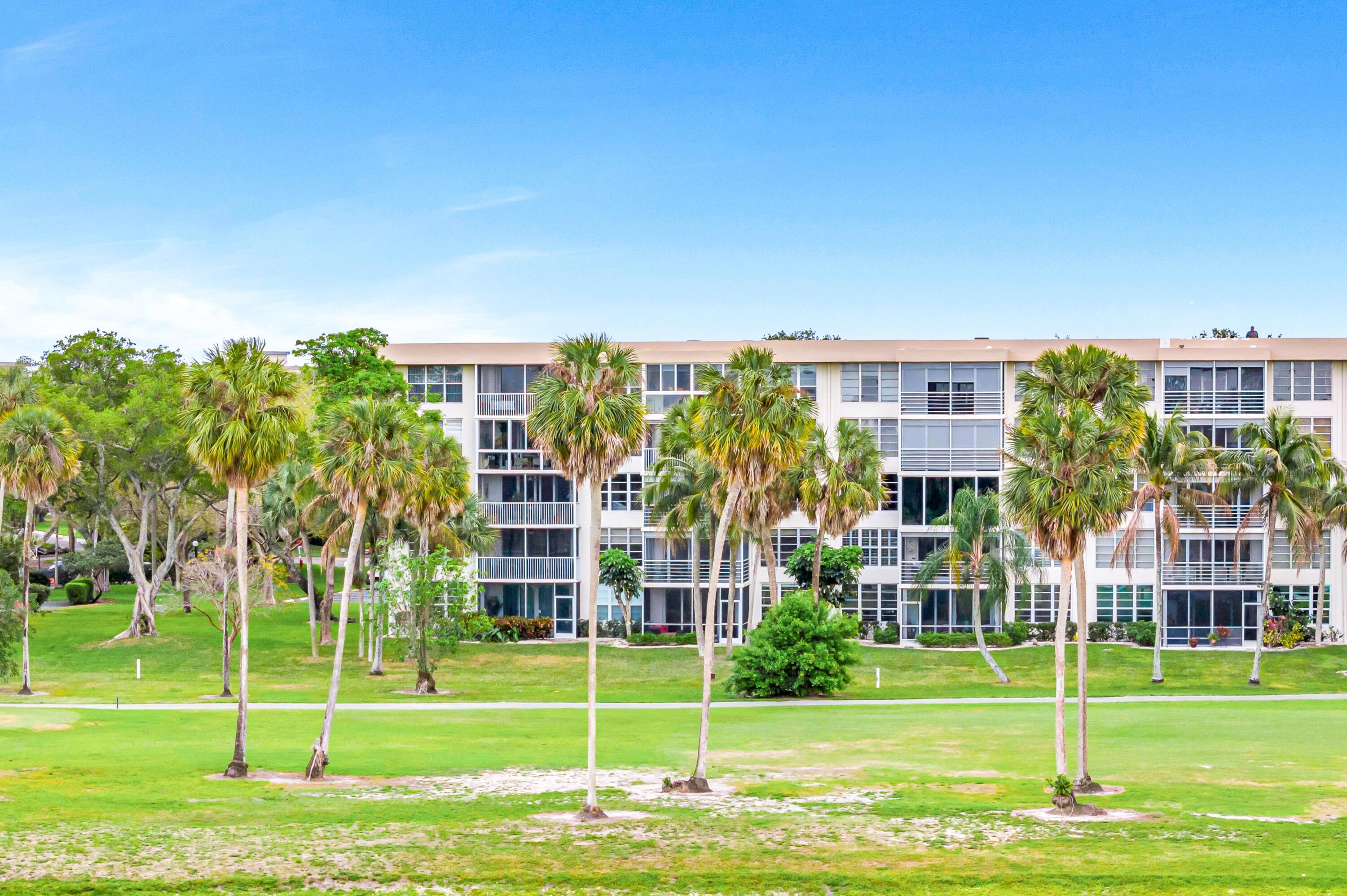 3970 Oaks Clubhouse Drive 401