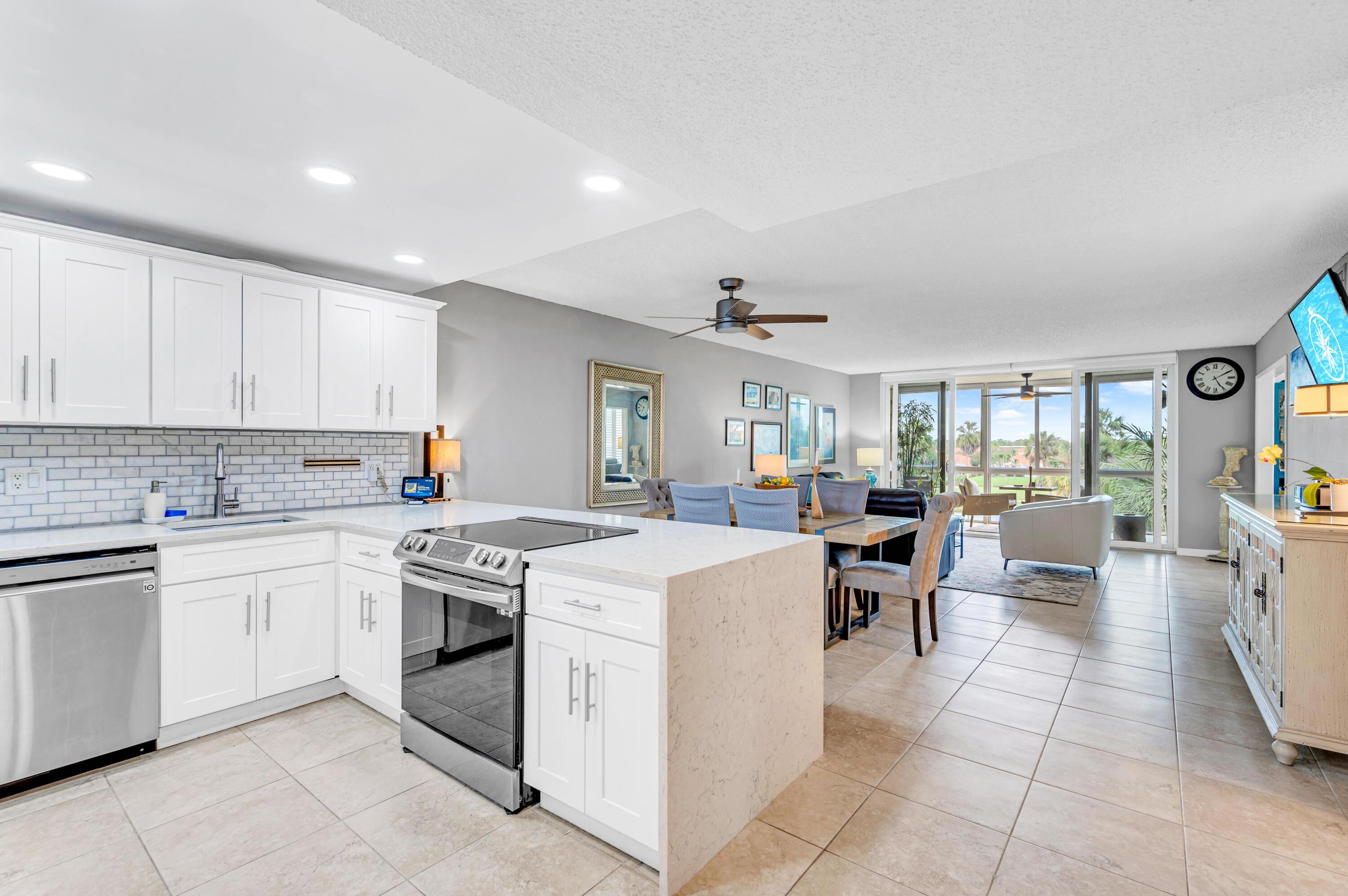 3970 Oaks Clubhouse Drive 401