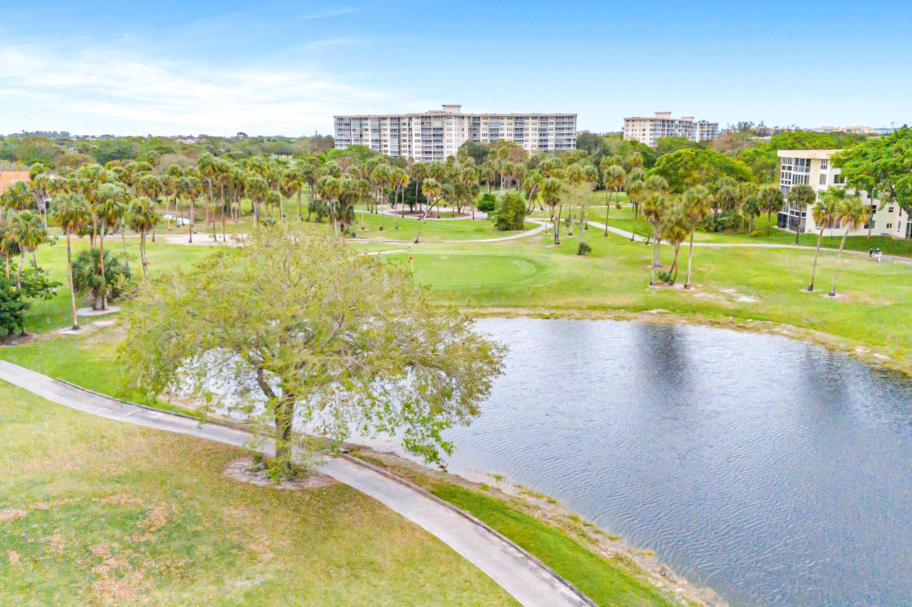 3970 Oaks Clubhouse Drive 401
