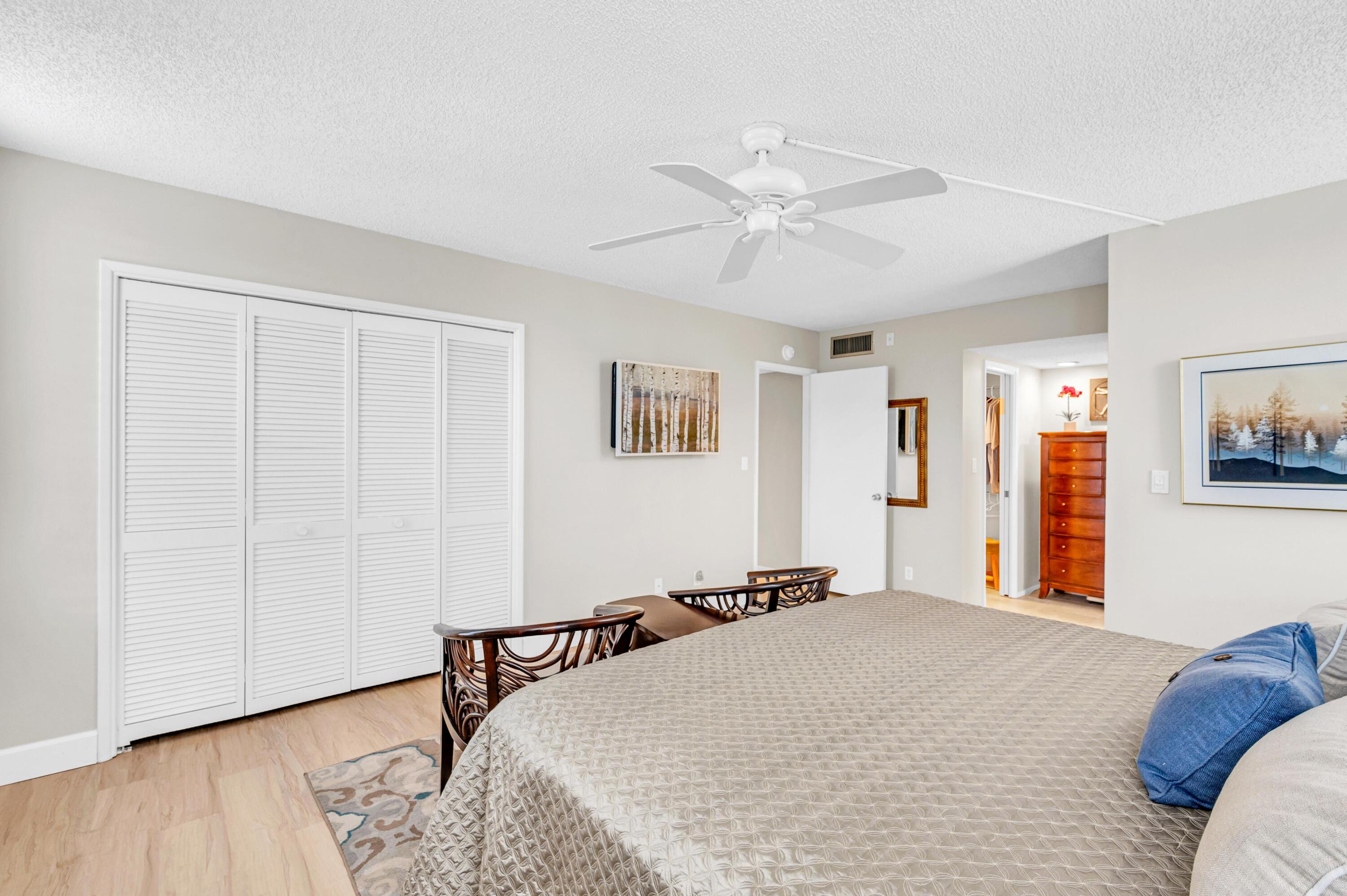 3970 Oaks Clubhouse Drive 401