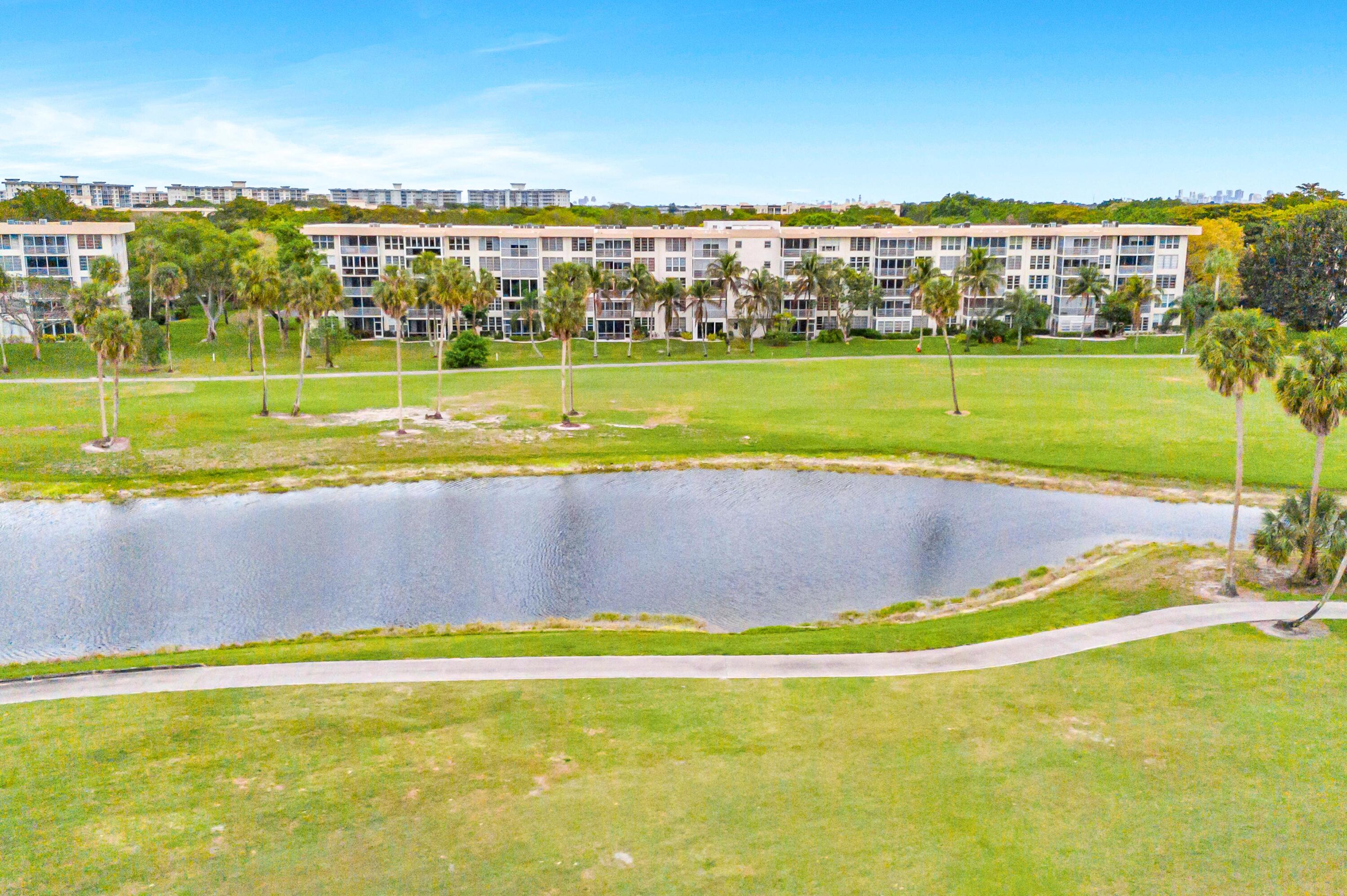 3970 Oaks Clubhouse Drive 401