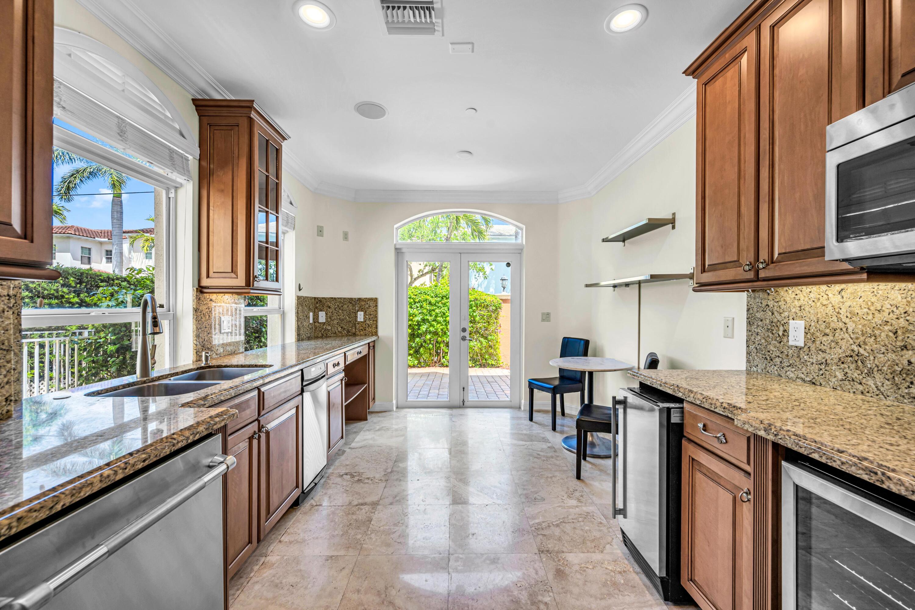 903 NE 17th Way 104