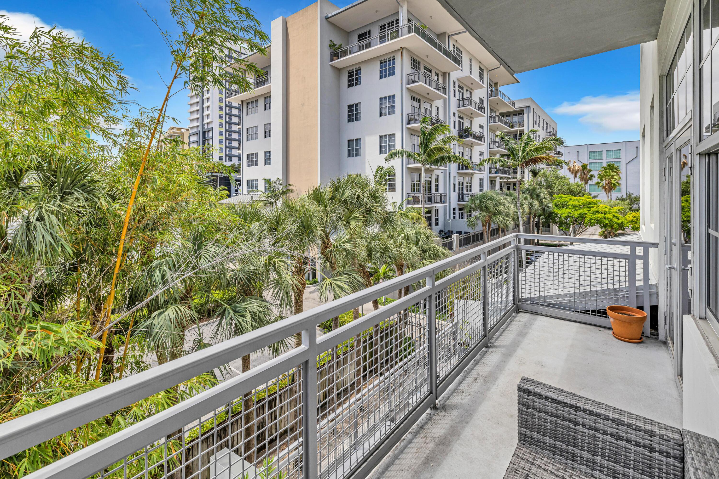 425 N Andrews Avenue 303