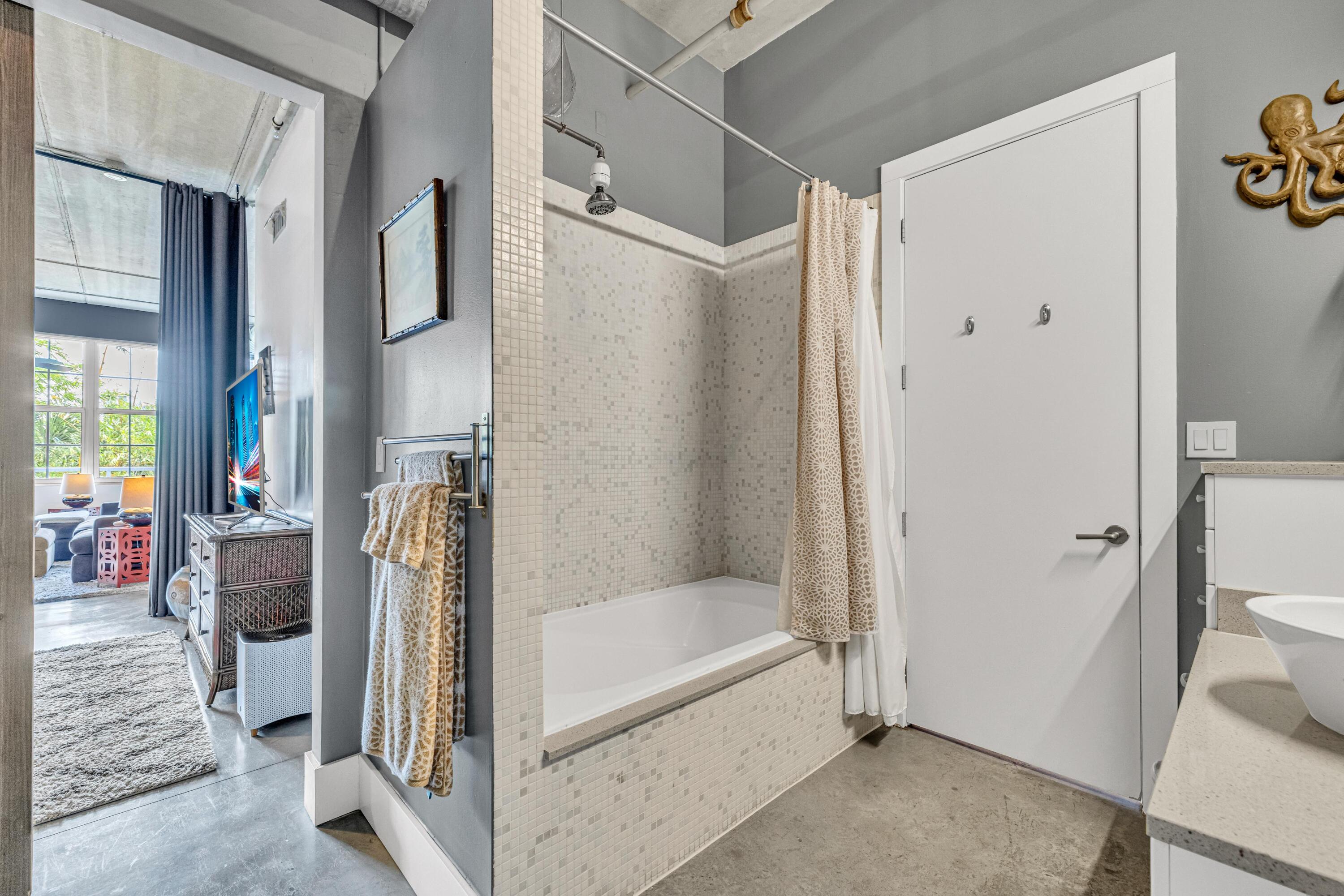 425 N Andrews Avenue 303