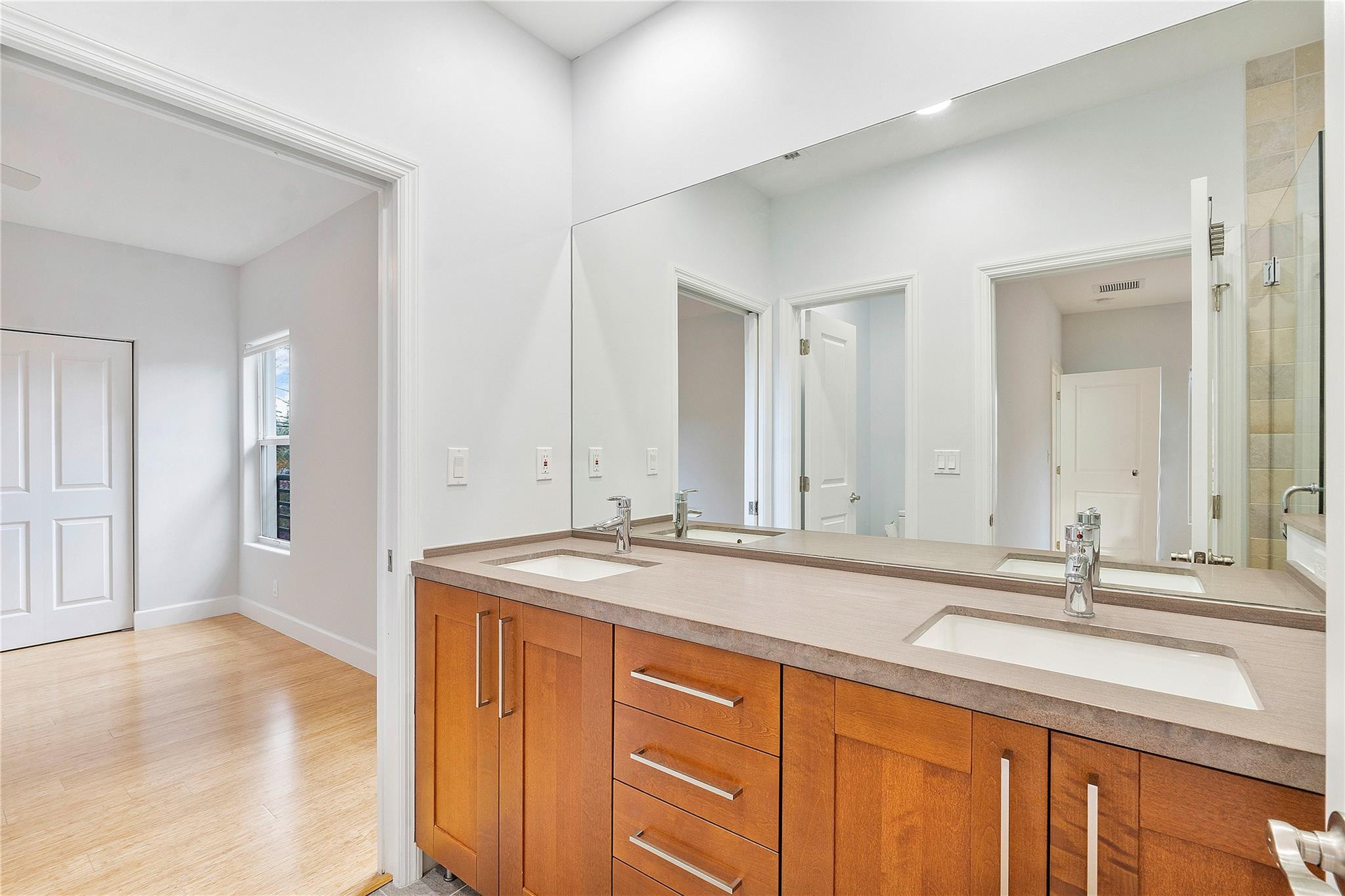 825 NE 17th Way