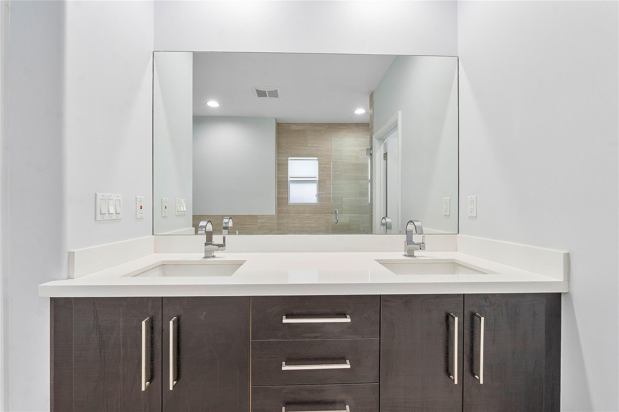 825 NE 17th Way