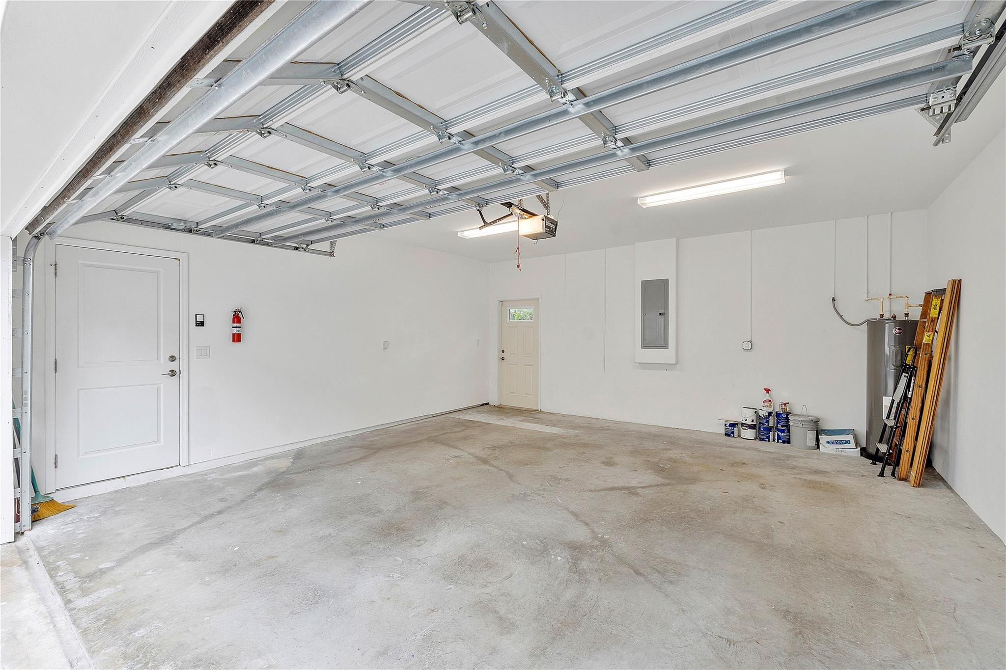 825 NE 17th Way