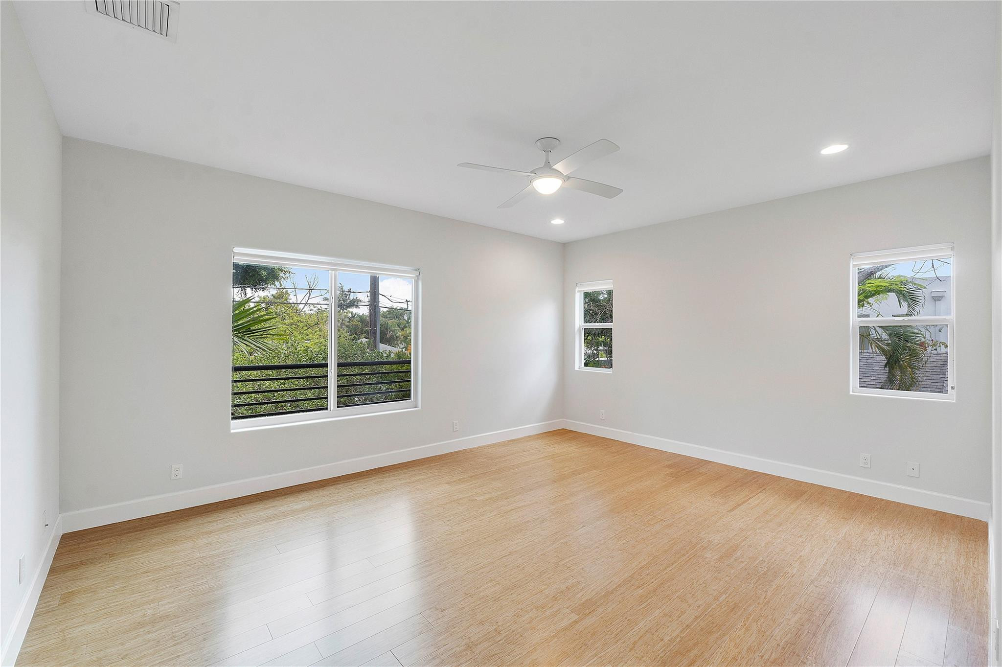 825 NE 17th Way