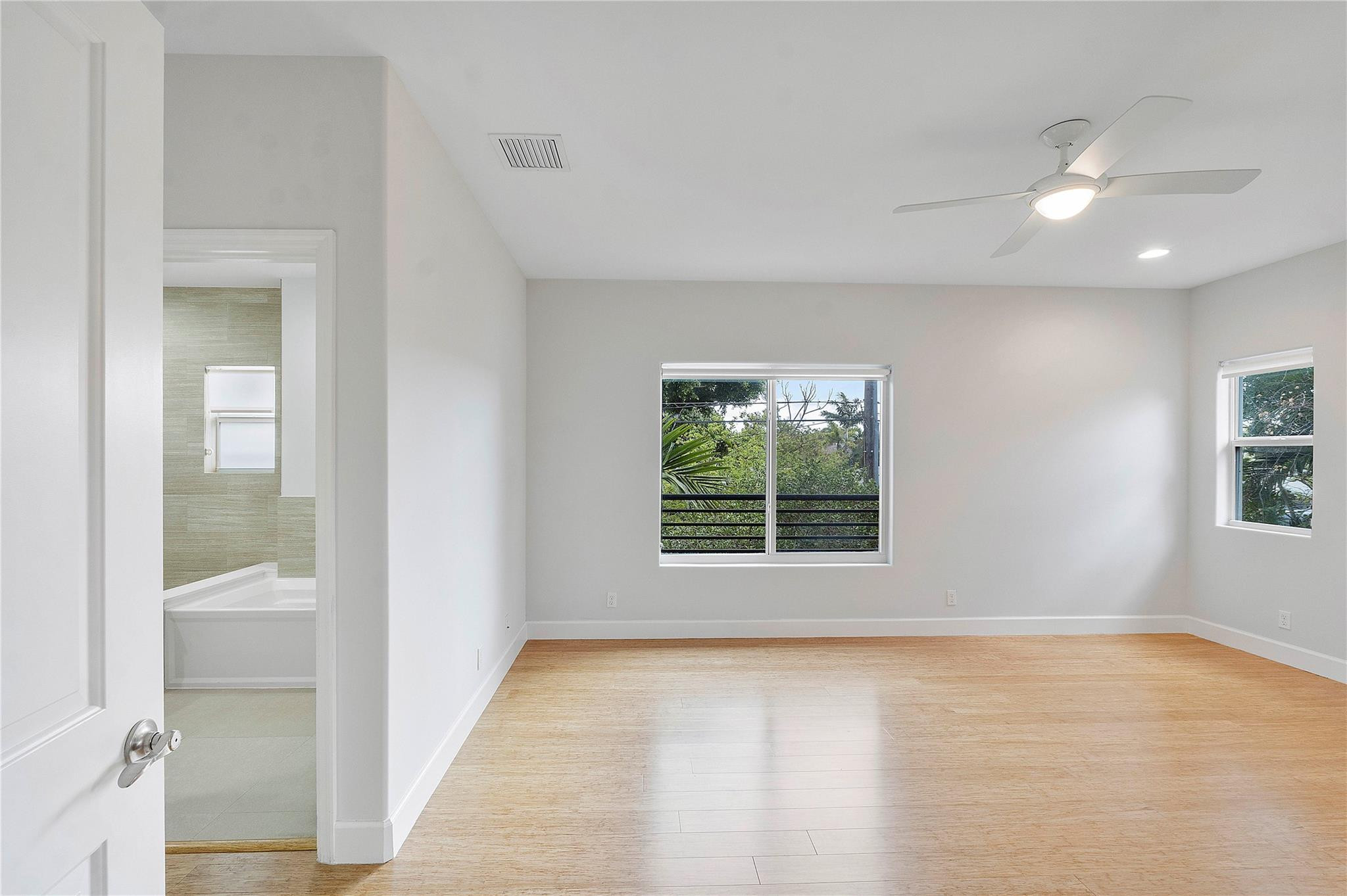 825 NE 17th Way