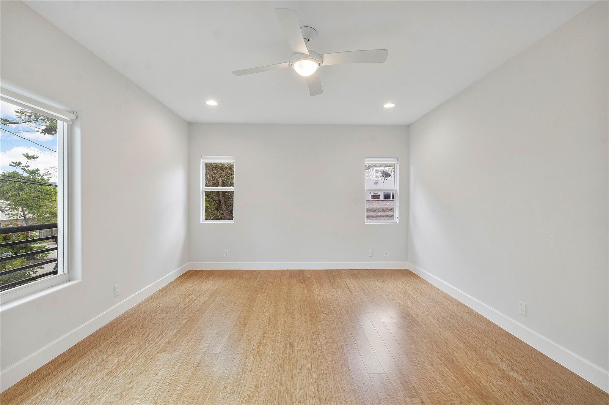 825 NE 17th Way