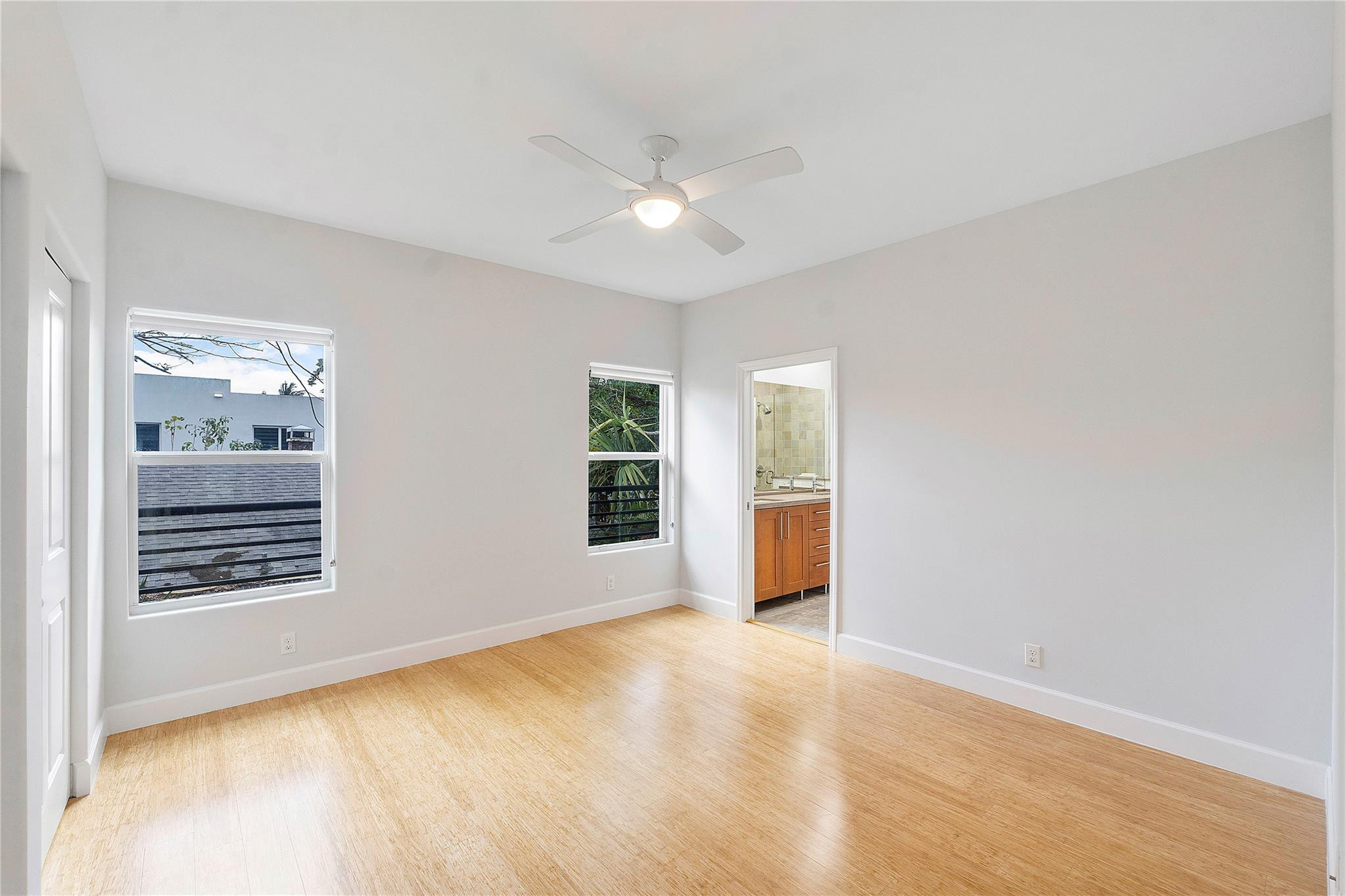 825 NE 17th Way