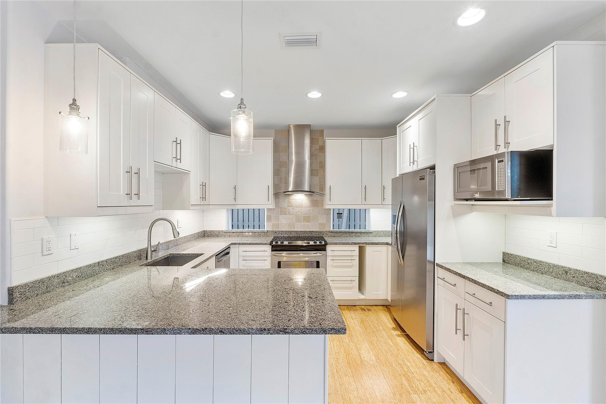 825 NE 17th Way