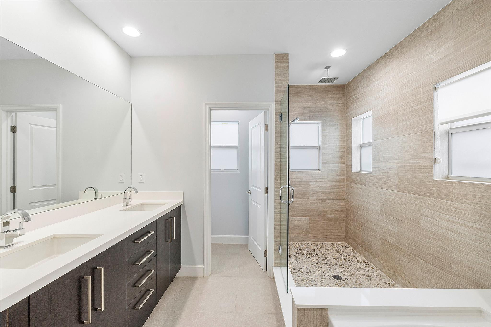 825 NE 17th Way