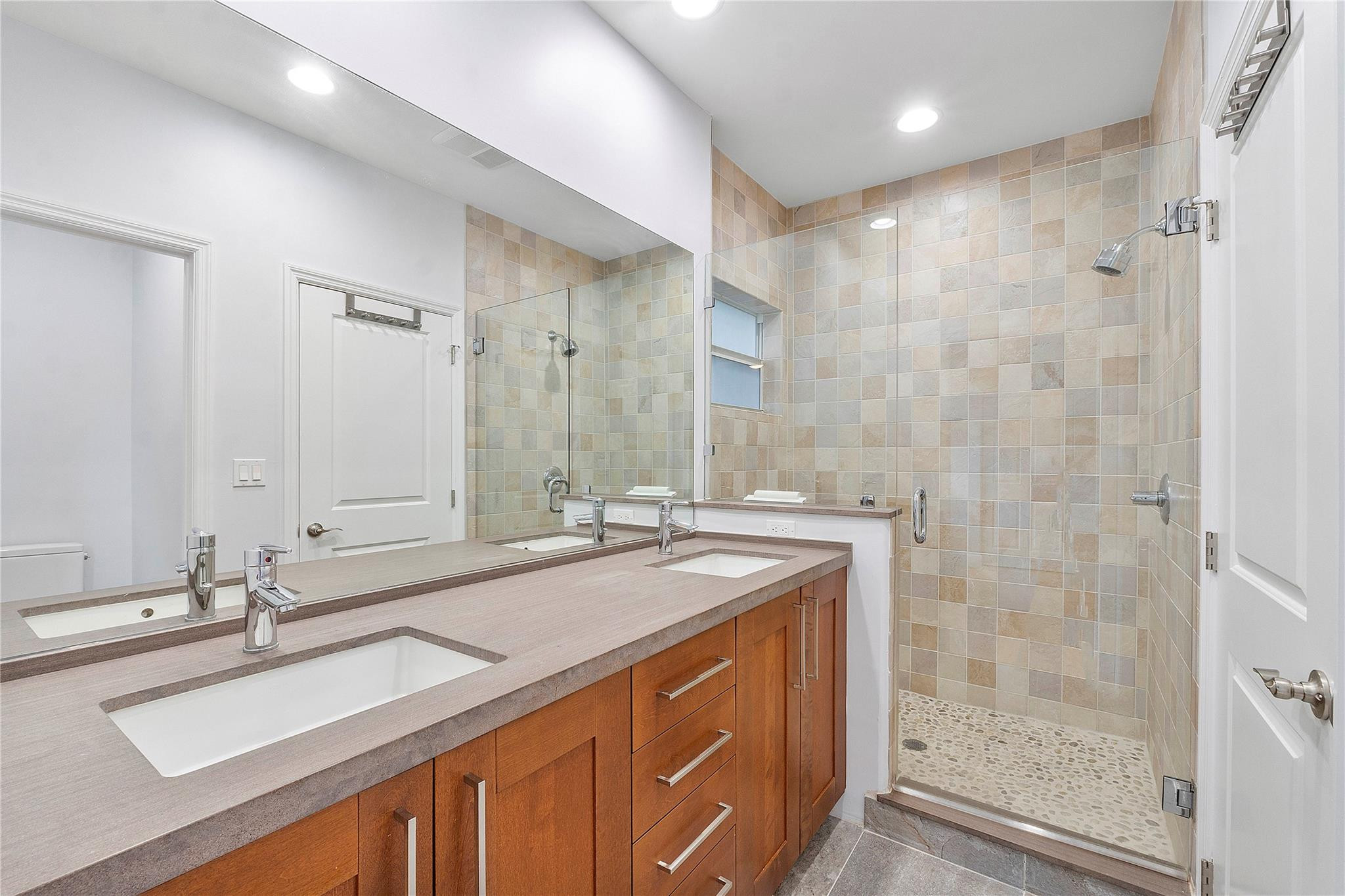 825 NE 17th Way