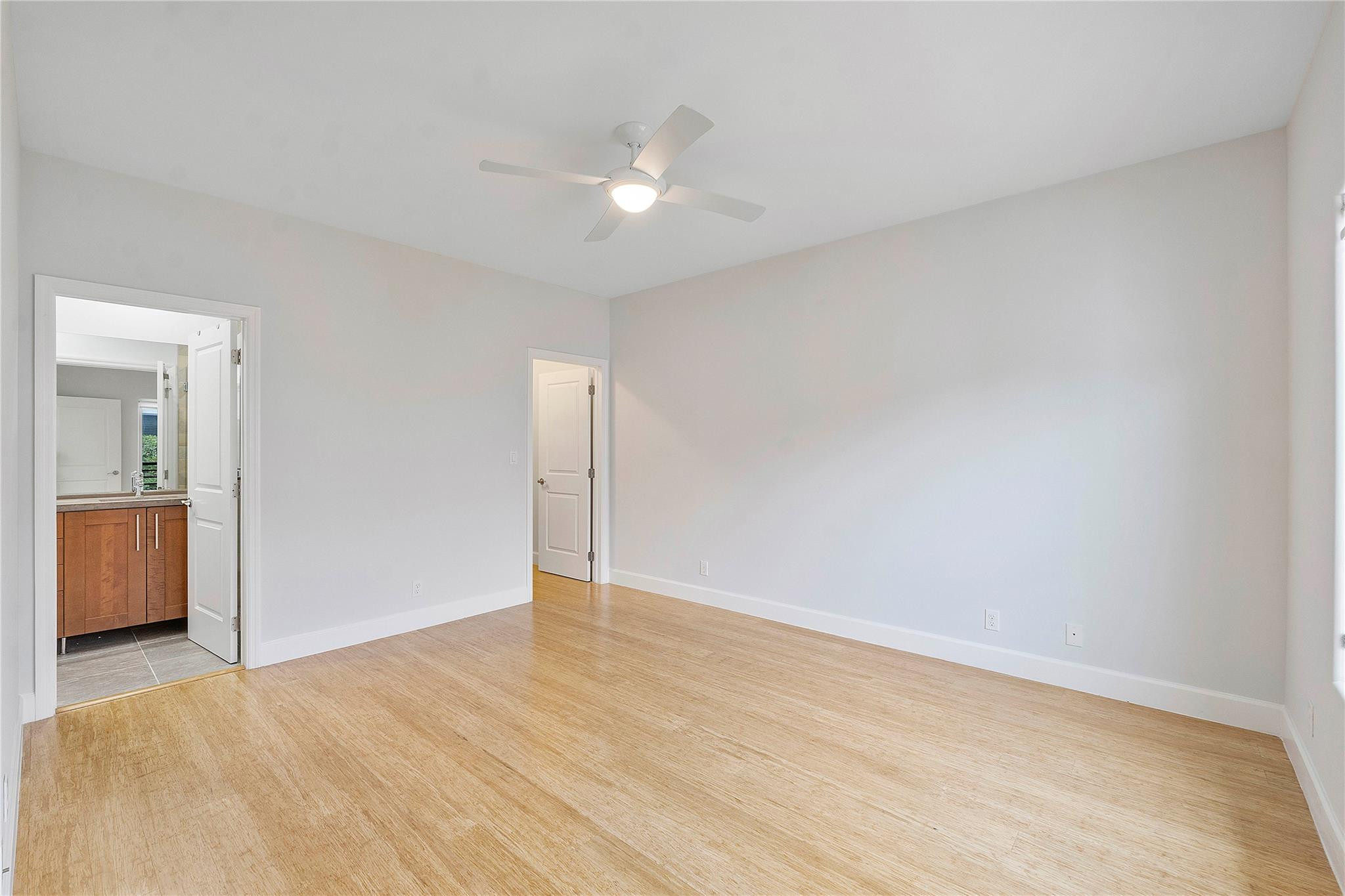 825 NE 17th Way
