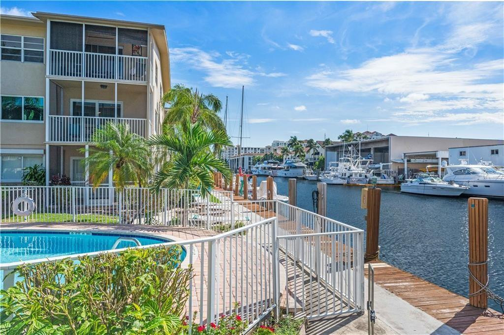 1510 SE 15th Street 106