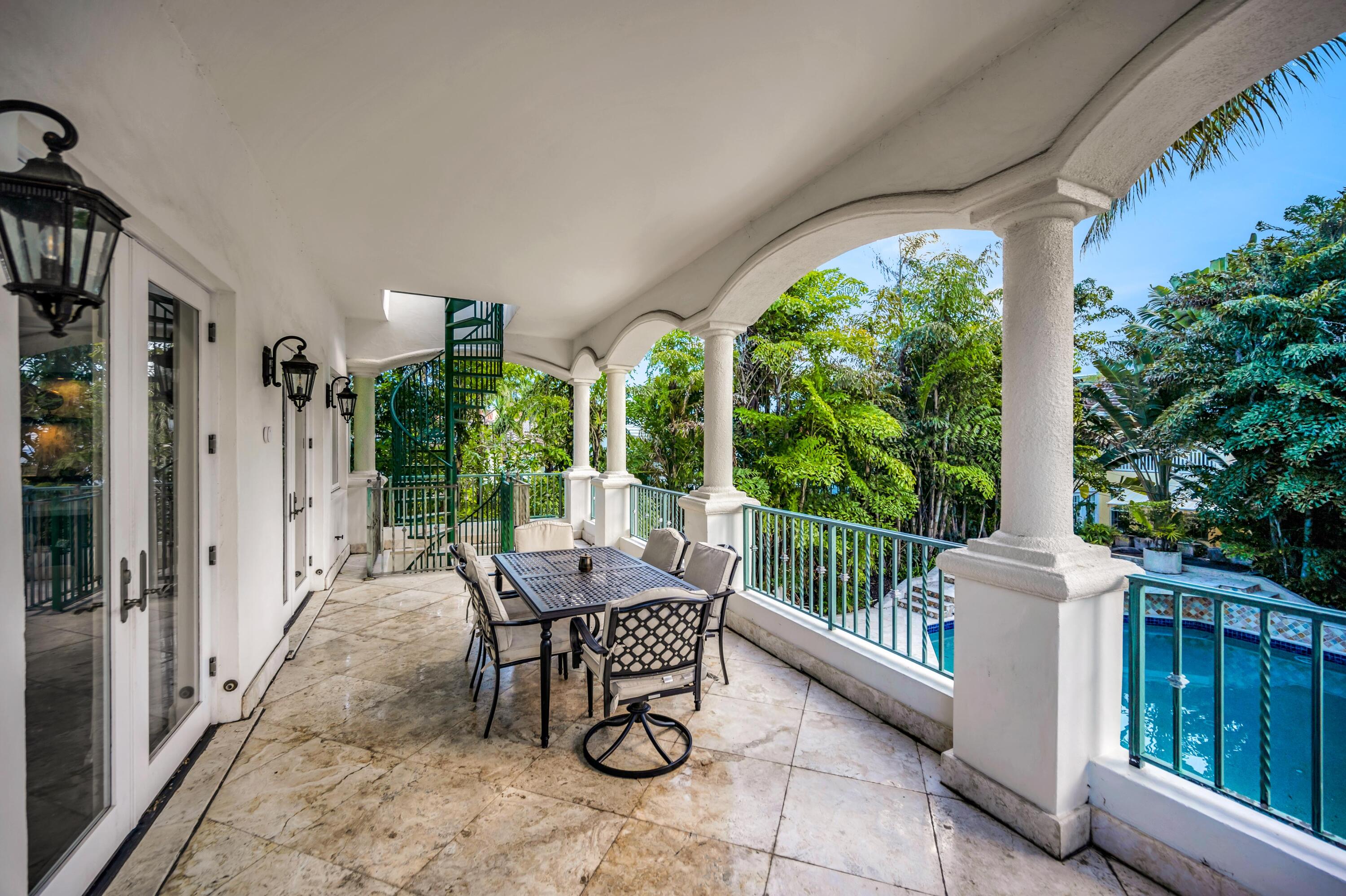 709 Idlewyld Drive