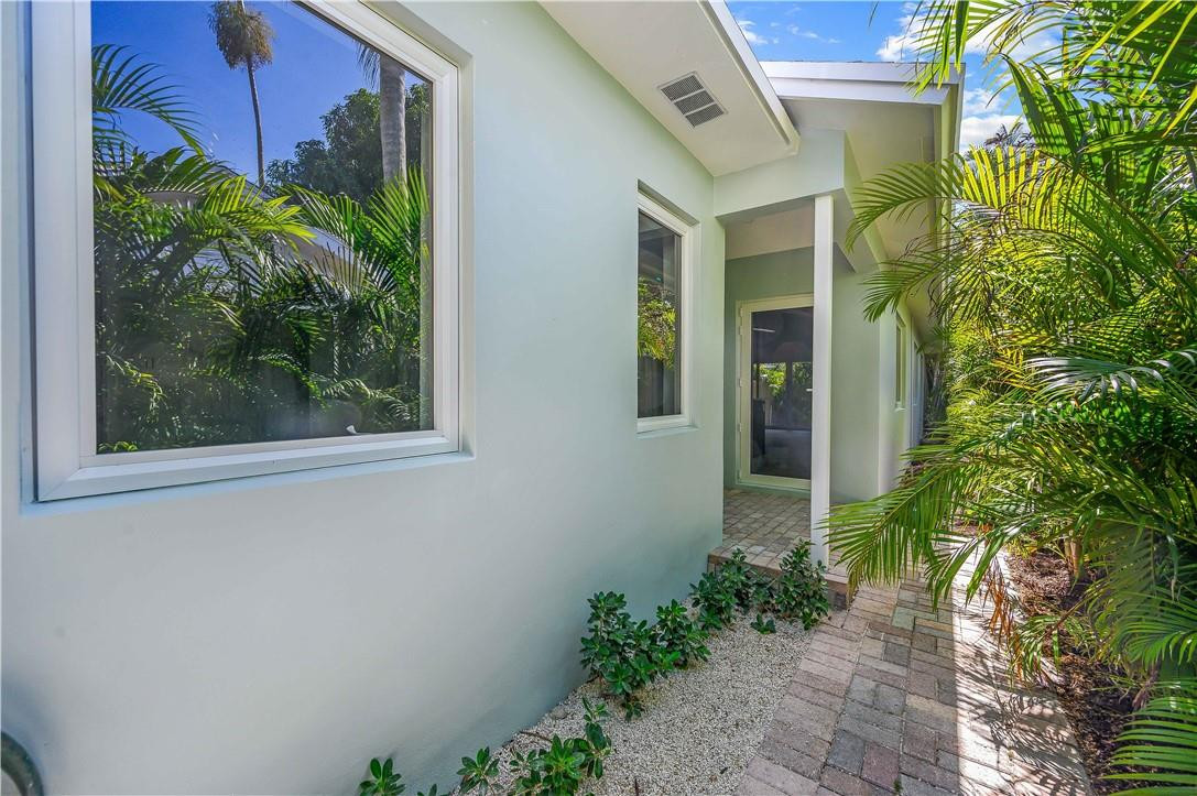 828 NE 17TH Way 1