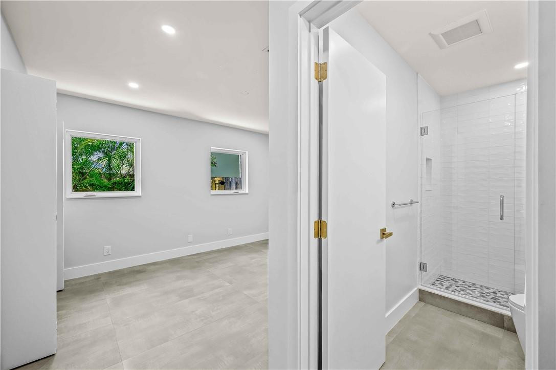 828 NE 17TH Way 1