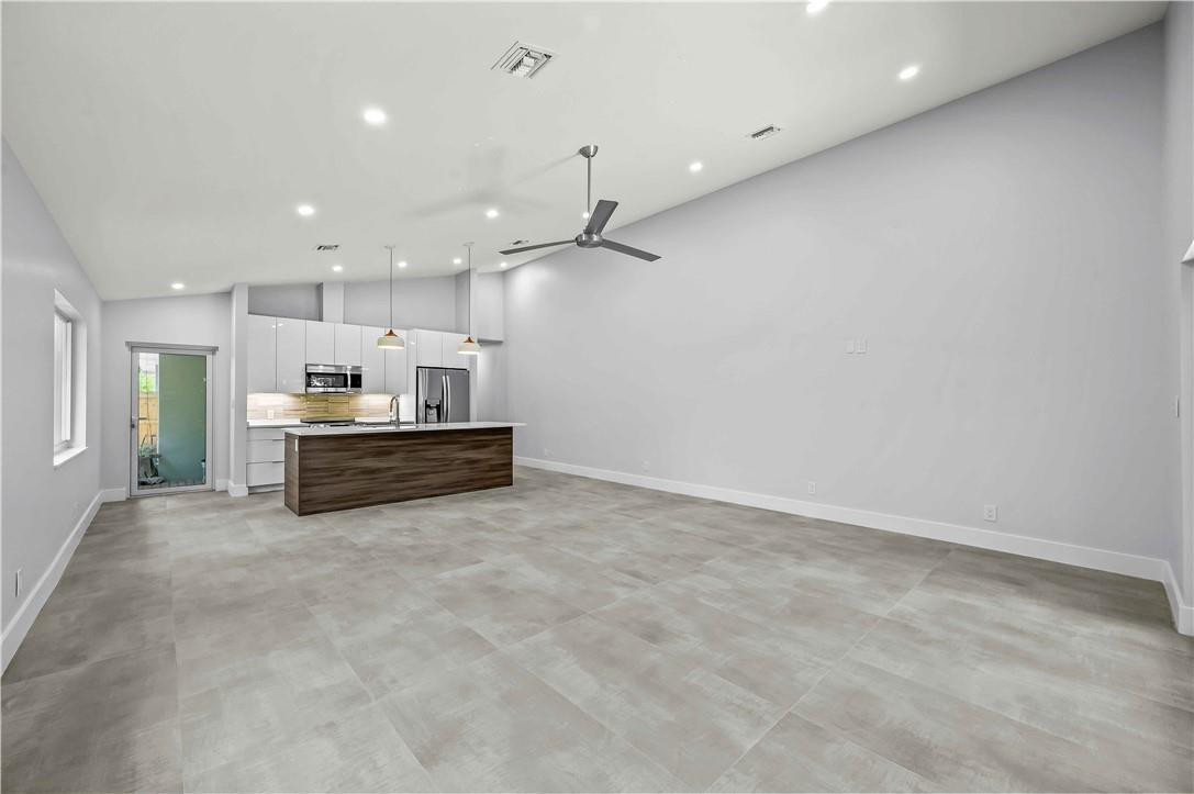 828 NE 17TH Way 1