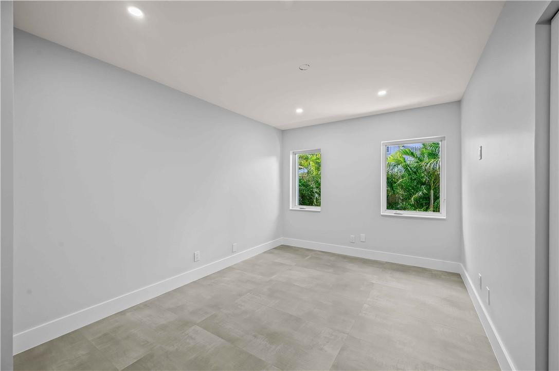 828 NE 17TH Way 1