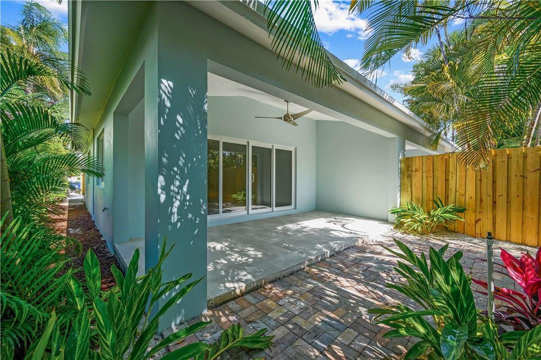 828 NE 17TH Way 1