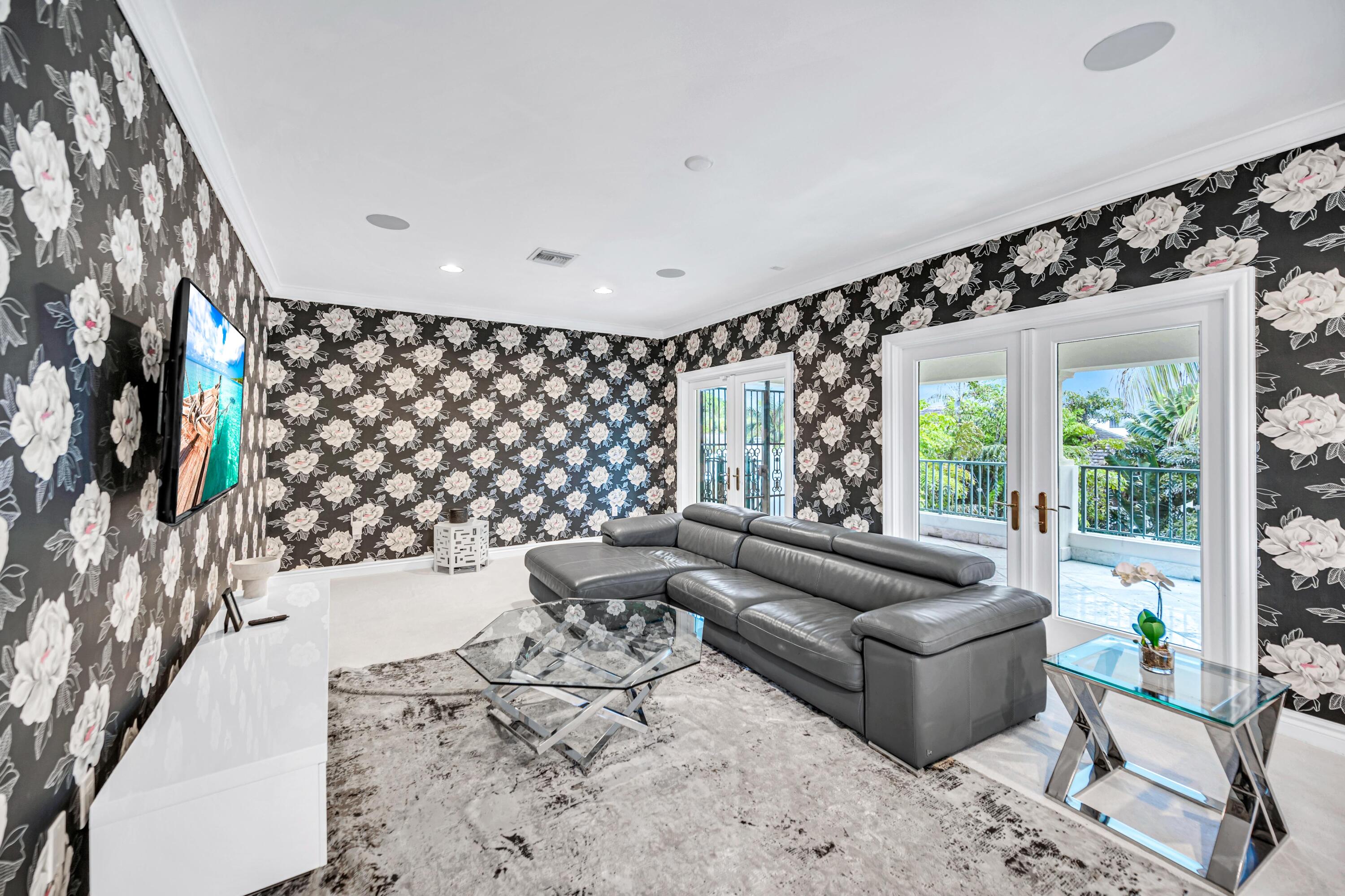 709 Idlewyld Drive