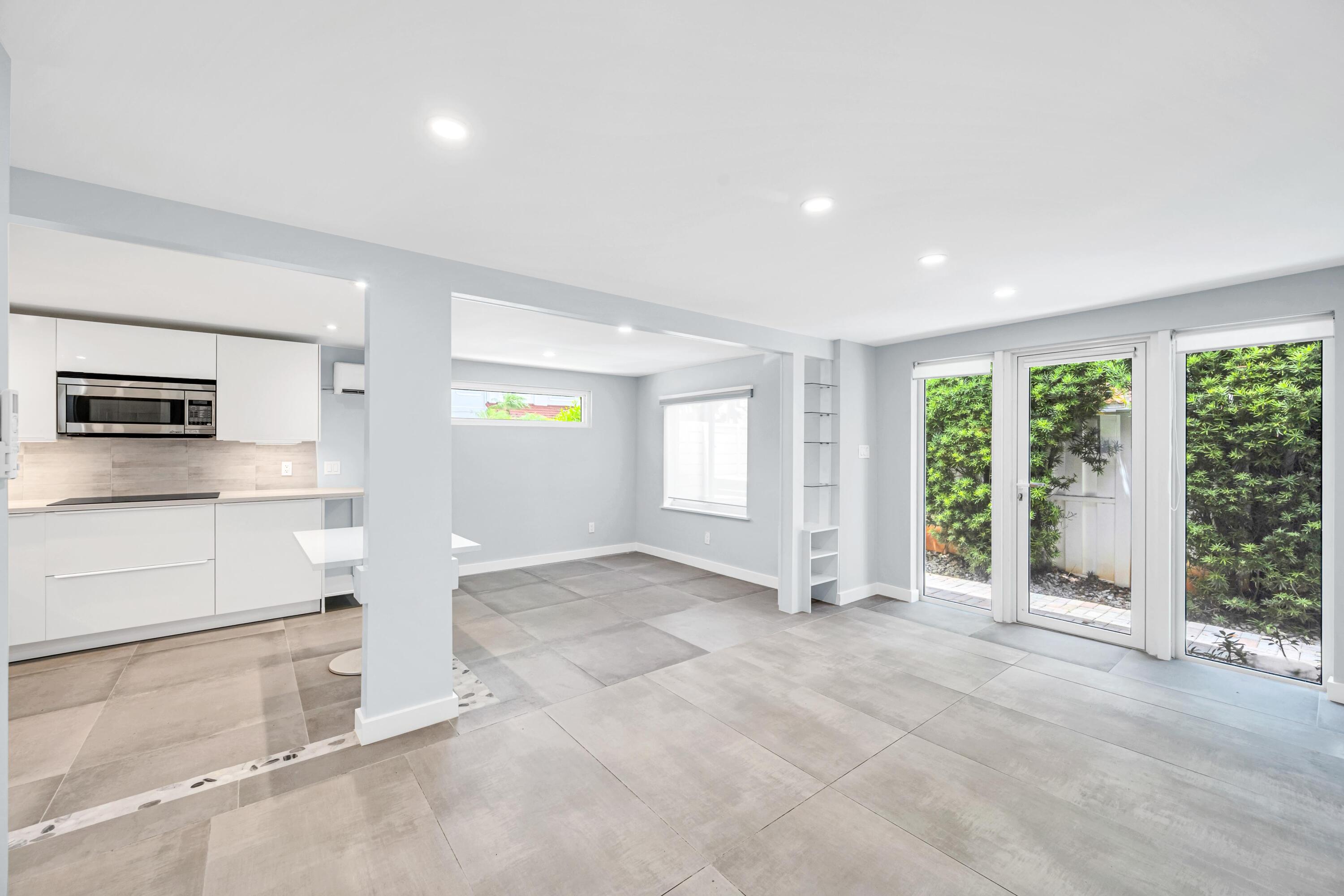 828 NE 17TH Way 2